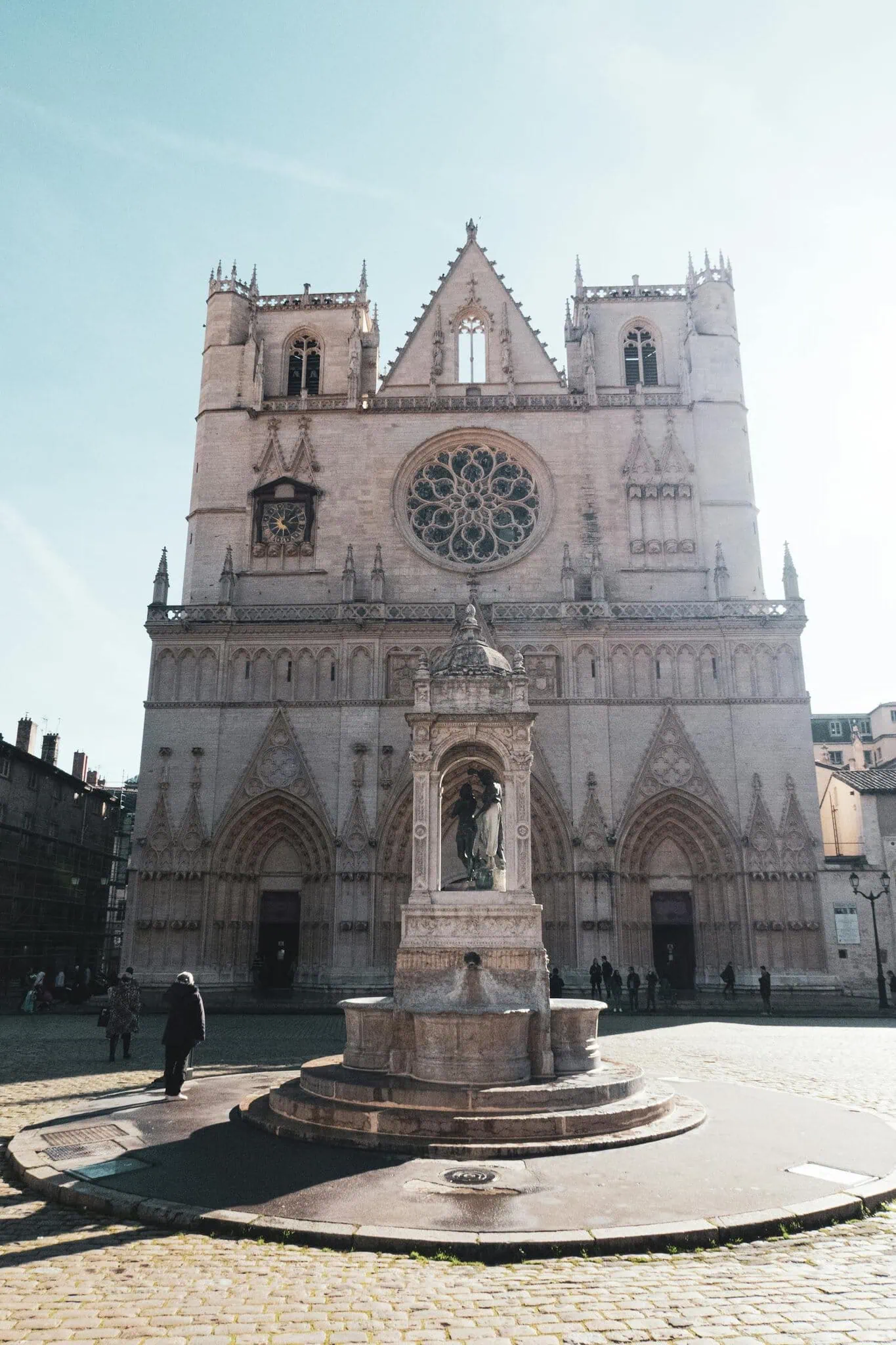 Lione, Francia: 14 consigli su cosa vedere e fare nel 2026 16 La cattedrale gotica di San Giovanni Battista a Lione