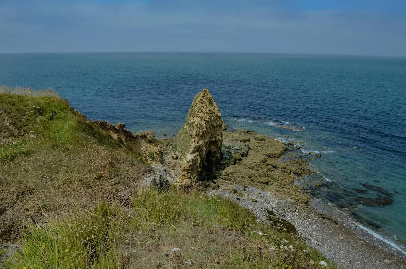 Lądowanie w Normandii (D-Day): 12 miejsc, które warto zobaczyć 7 Wybrzeze i kratery Pointe du Hoc