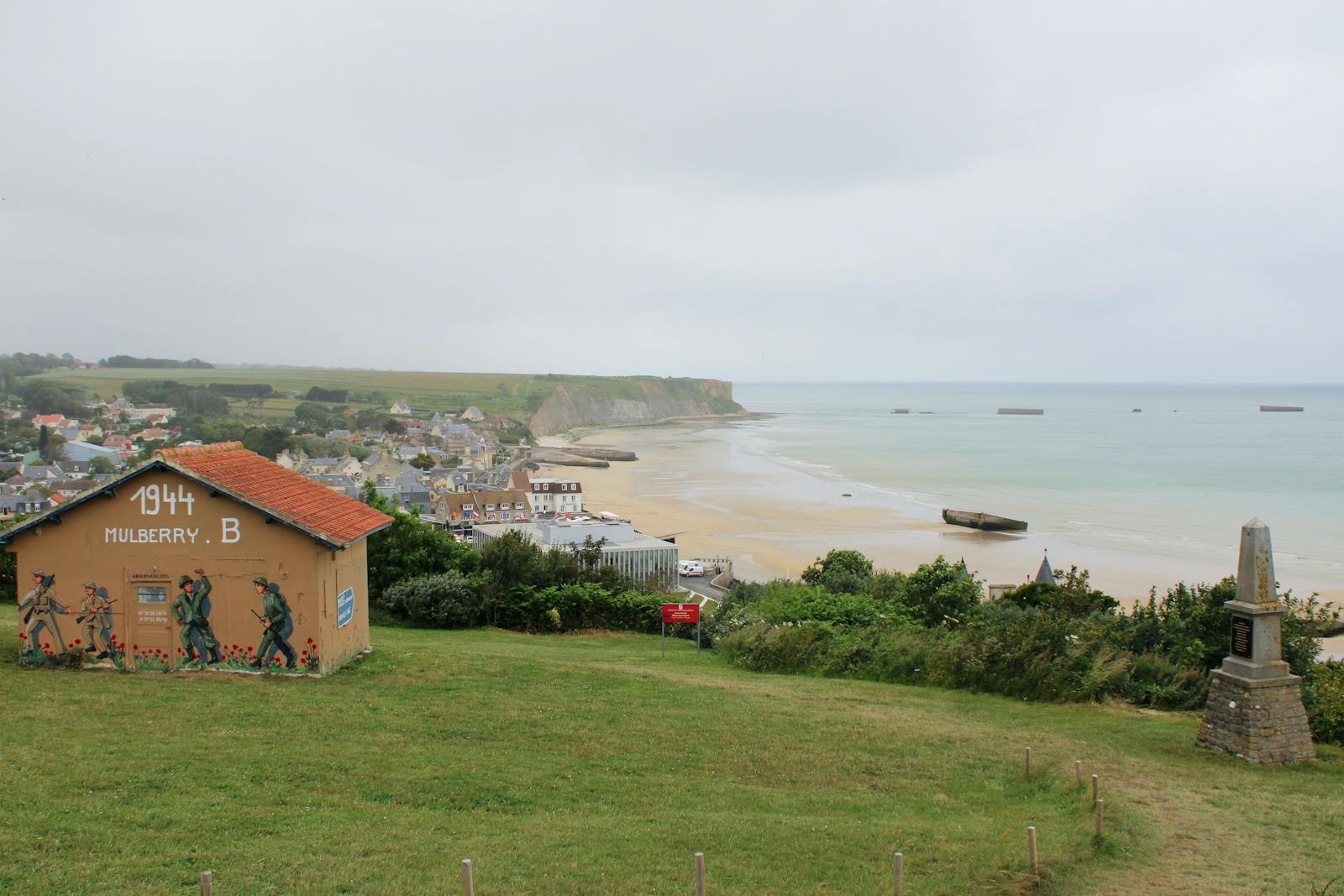 Vylodění v Normandii (D-Day): 12 míst, které vidět 12 Zbytky umělého přístavu Mulberry v Arromanches