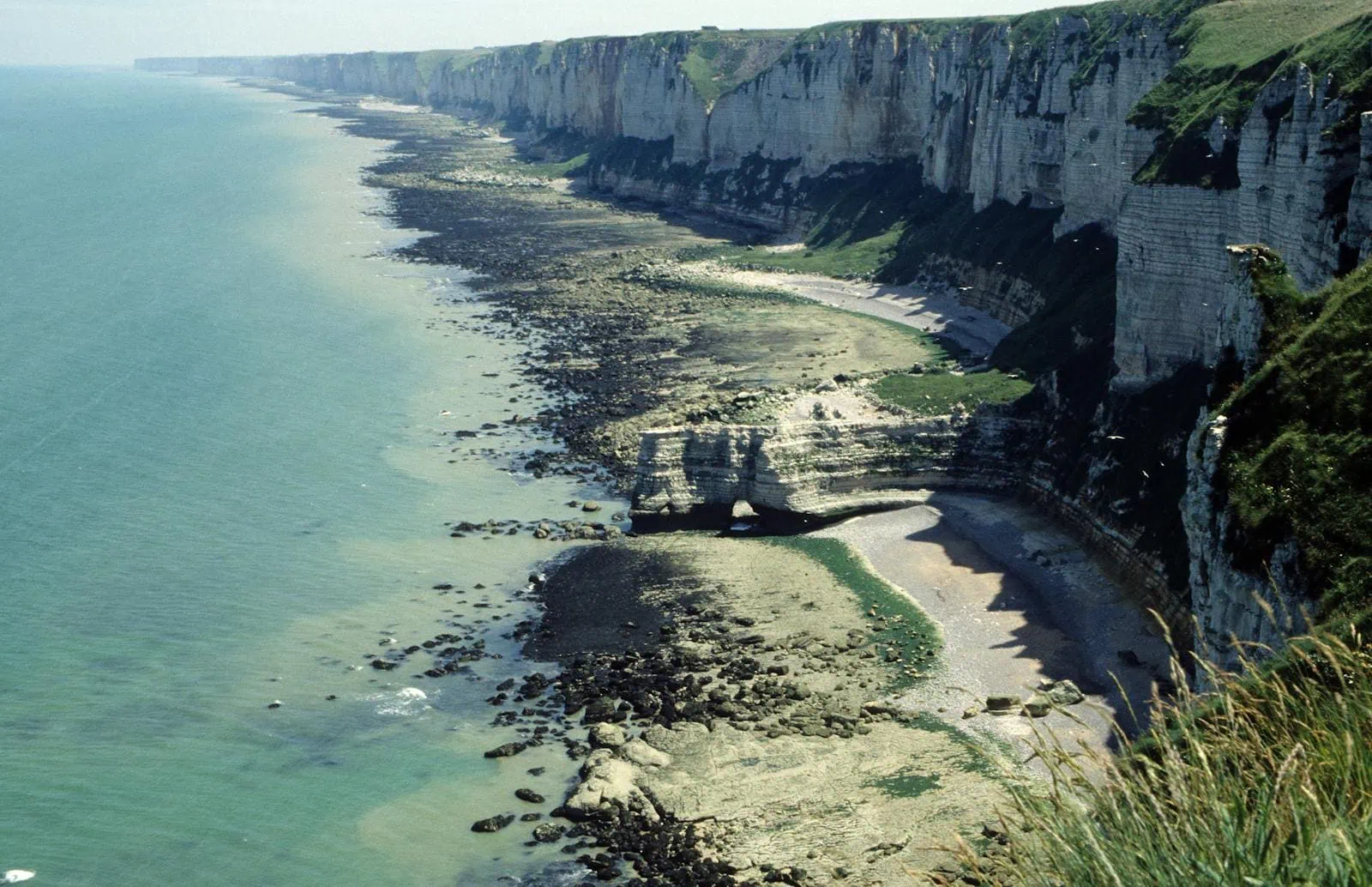 Lądowanie w Normandii (D-Day): 12 miejsc, które warto zobaczyć 15 Klify Etretat na wybrzezu Normandii
