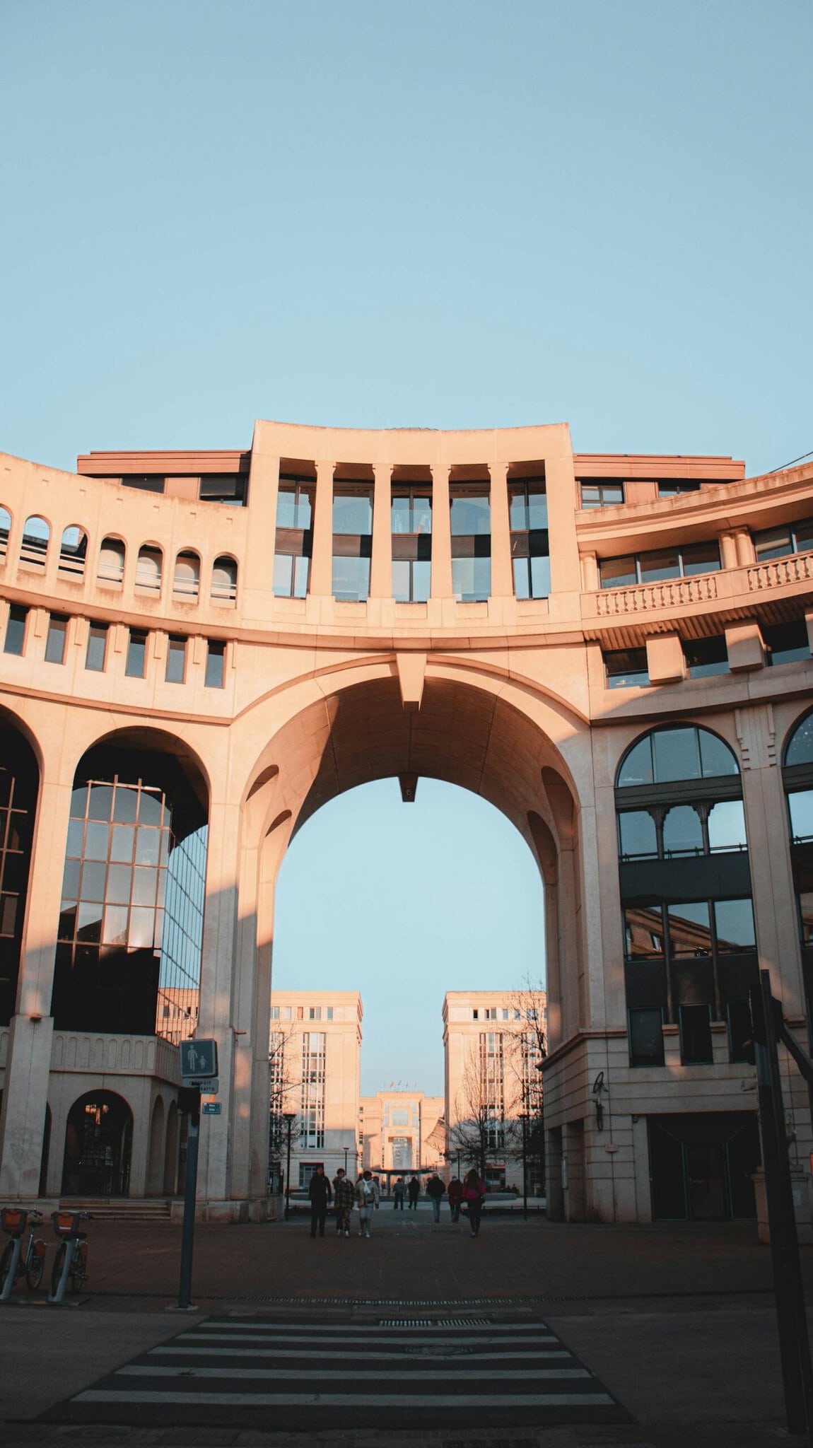Montpellier, Franța: 13 lucruri de văzut și făcut în 2026 10 Cartierul modern Antigone și Ricardo Bofill