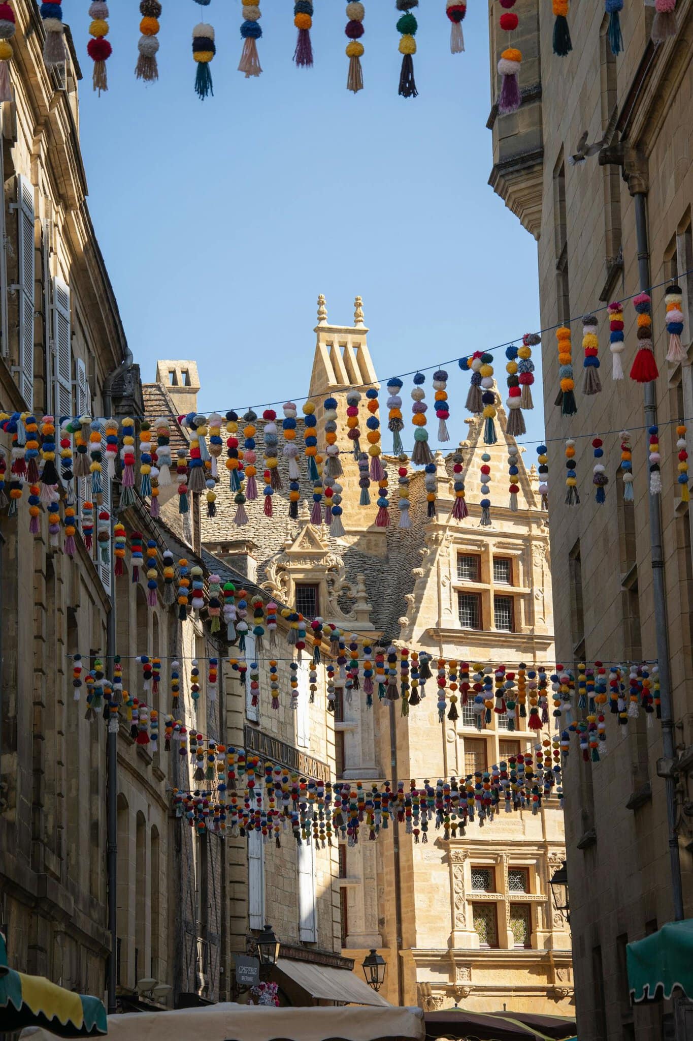 Dordogne și Périgord: 15 lucruri de văzut și făcut în 2026 5 Piețele tradiționale din Sarlat