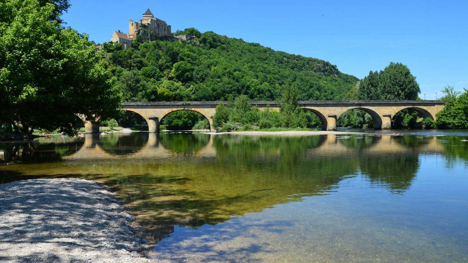 Dordogne și Périgord: 15 lucruri de văzut și făcut în 2026 7 Castelul Castelnaud și muzeul războiului