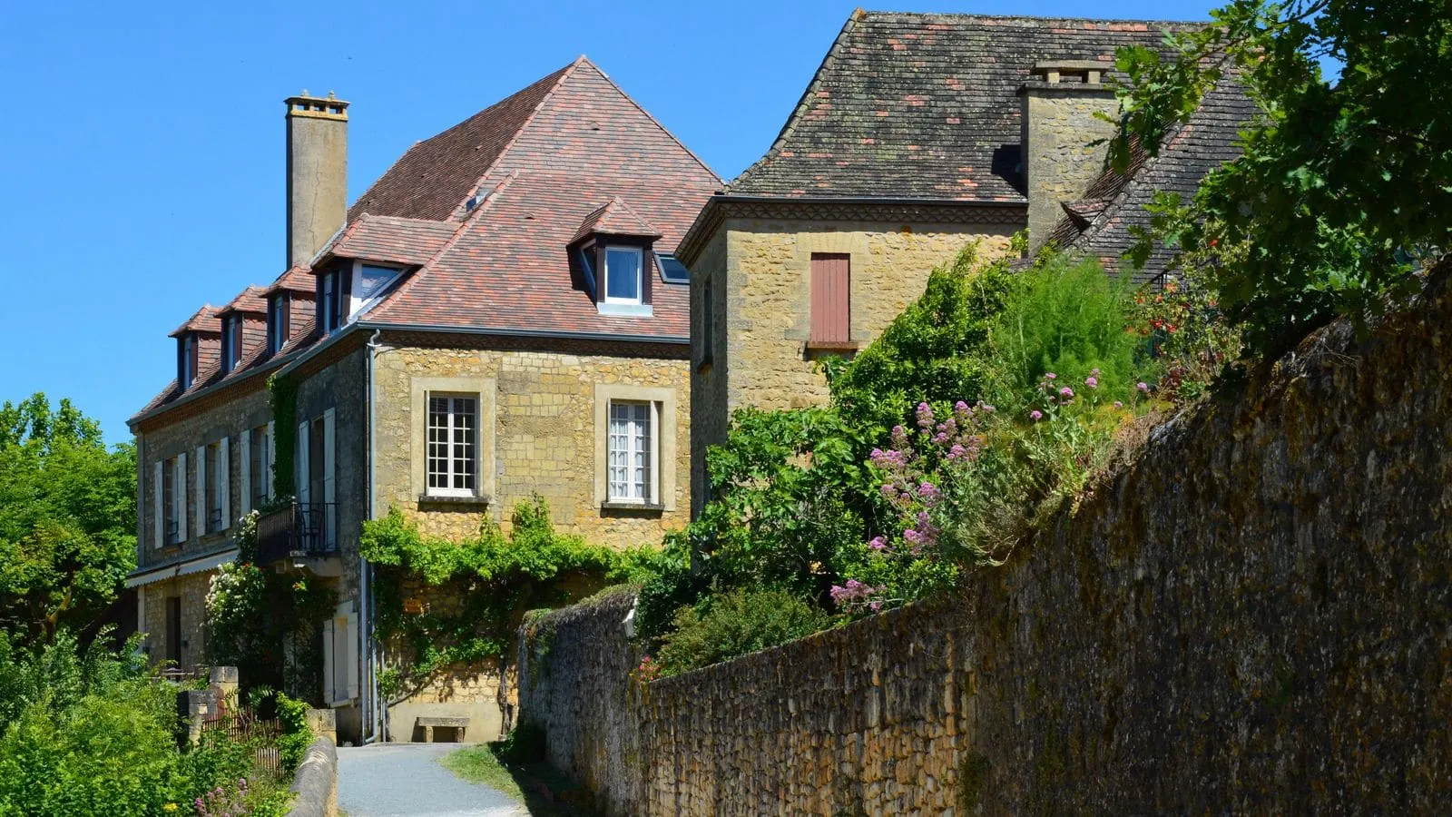 Dordogne we Francji: 15 pomysłów na zwiedzanie w 2026 10 Domme jako balkon Périgord