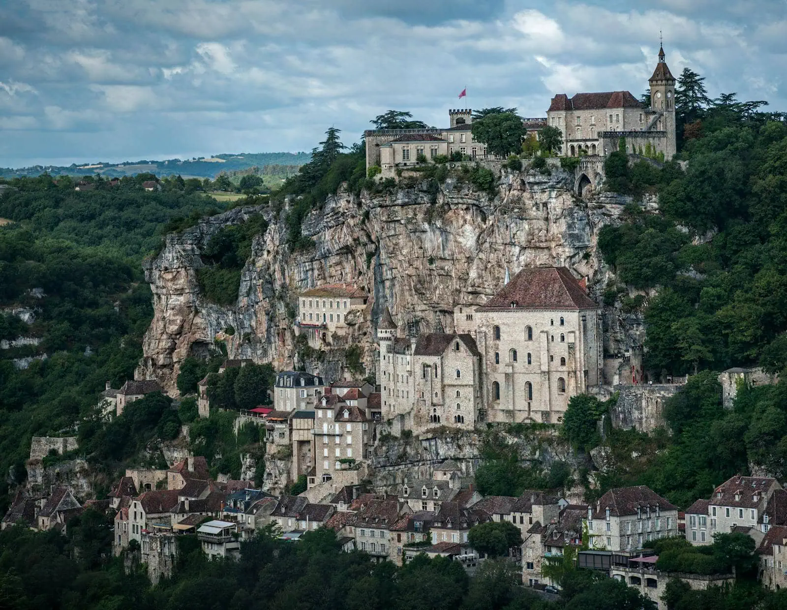 Dordogne we Francji: 15 pomysłów na zwiedzanie w 2026 16 Pionowa wioska Rocamadour