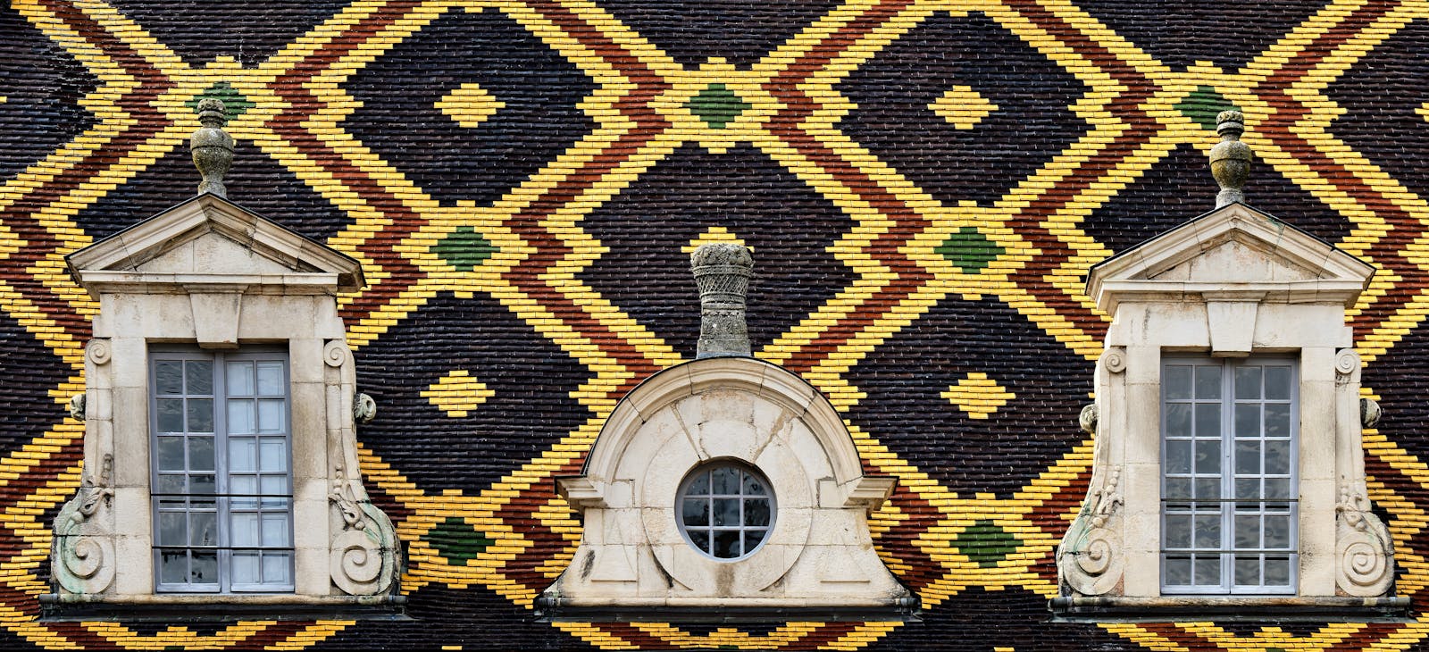 Beaune a špitál s glazovanou střechou