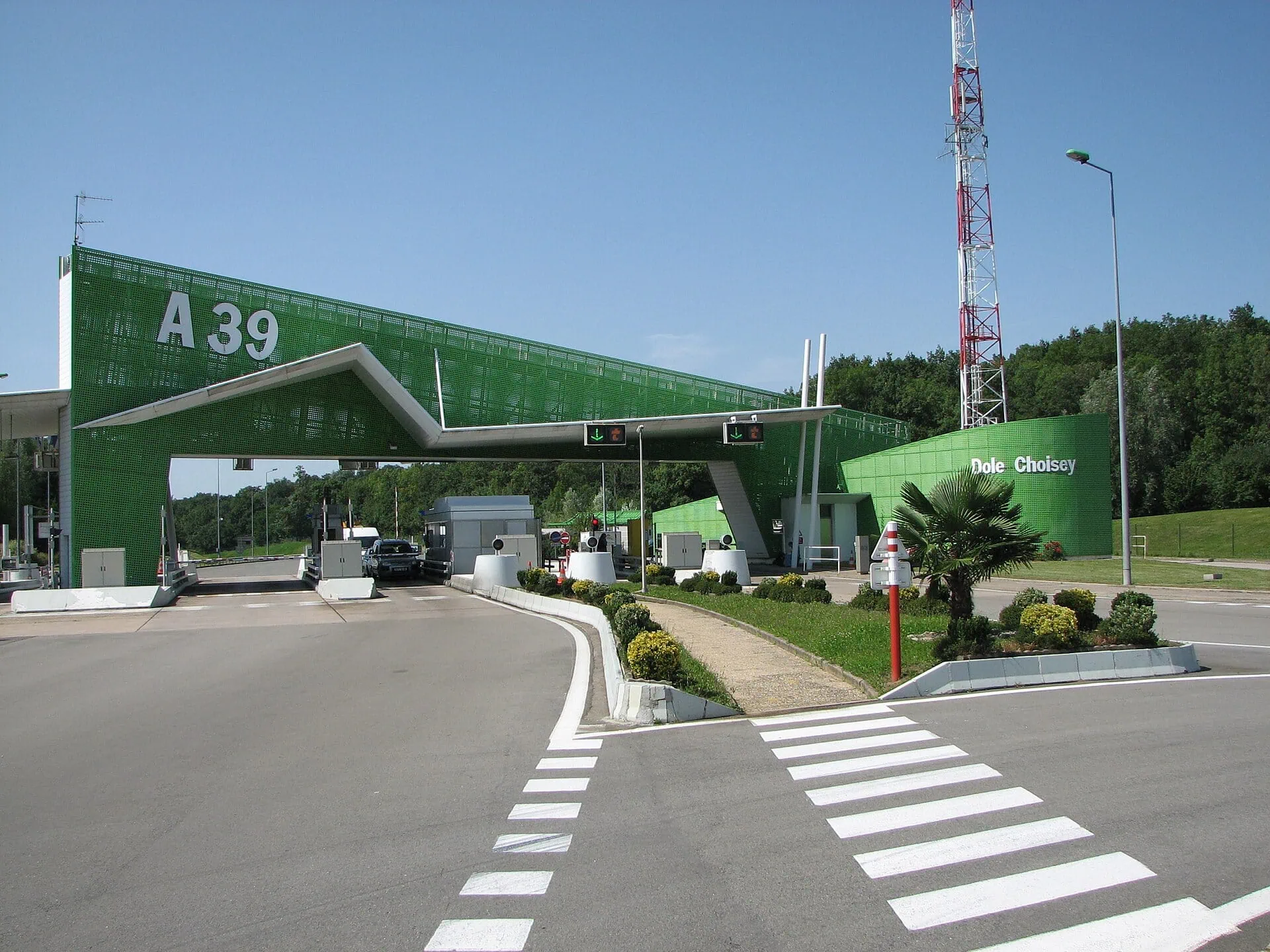Road Trip in Southern France: A 7–10 Day Itinerary for 2026 3 A toll booth (péage) on the French motorway A39