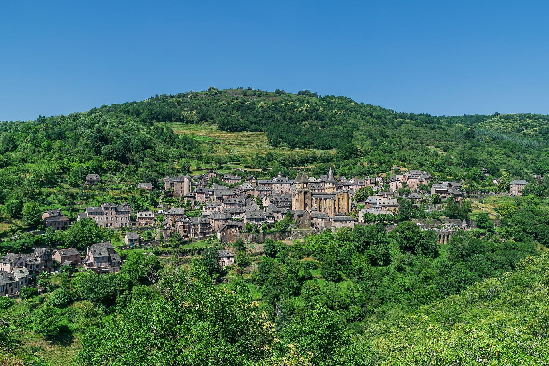 Cele mai frumoase sate din Franța: 15 sugestii de Les Plus Beaux Villages în 2026 14 Satul medieval Conques