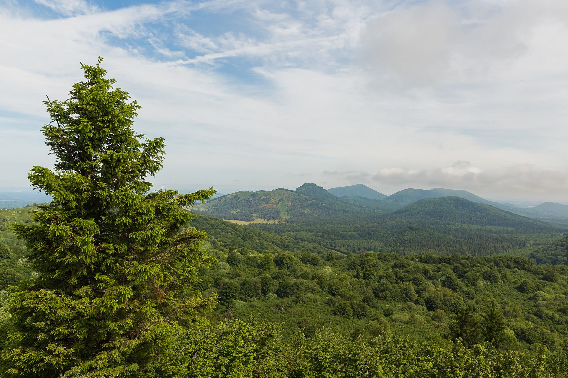 Auvergne, Franța: 13 sfaturi pentru ținutul vulcanilor în 2026 6 Chaîne des Puys și 80 de giganți adormiți