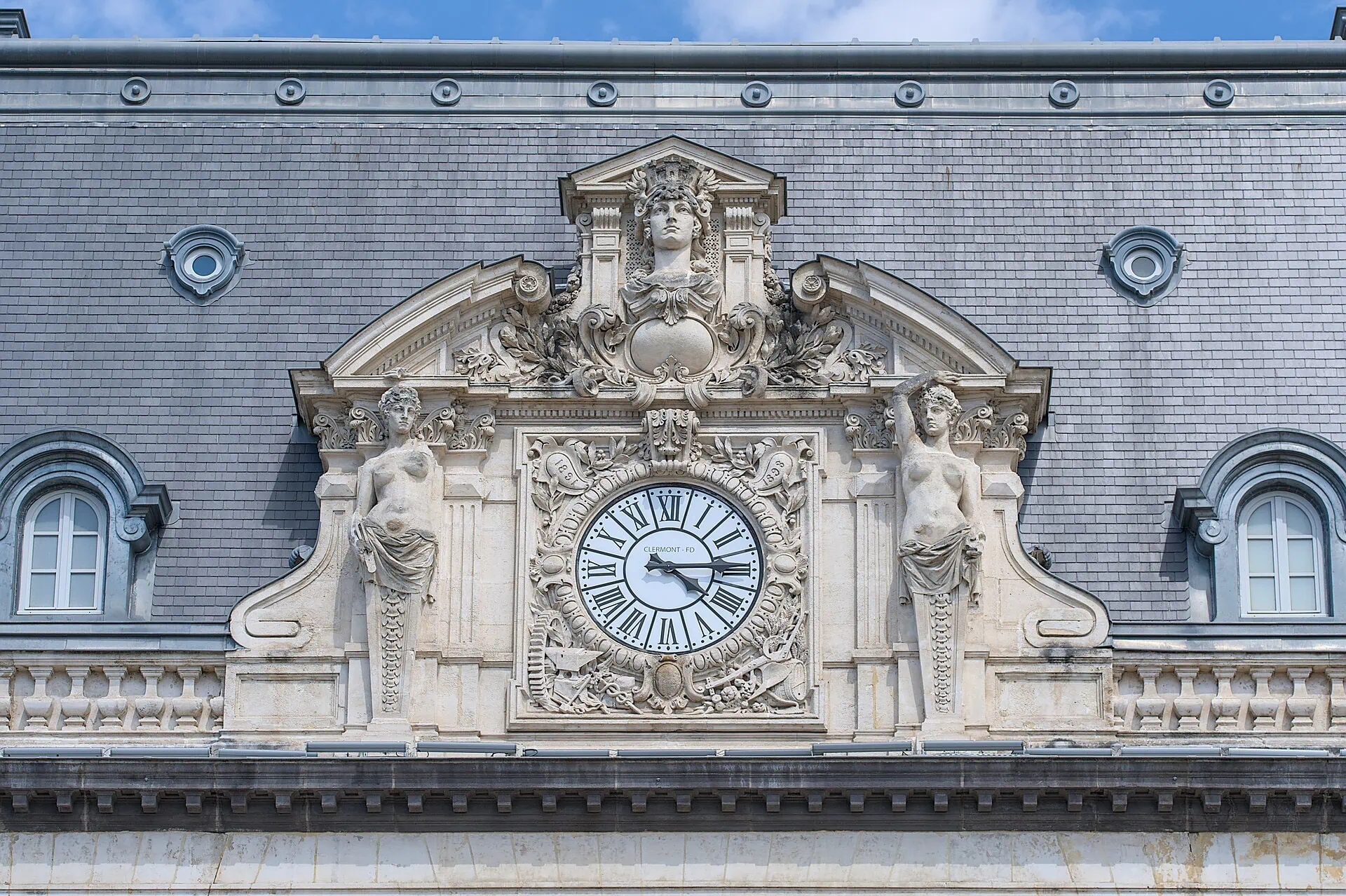 Auvernia, Francia: 13 lugares imprescindibles en 2026 4 Clermont-Ferrand y la catedral oscura