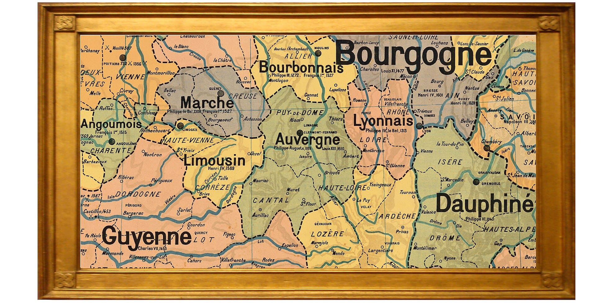 Auvergne, Franța: 13 sfaturi pentru ținutul vulcanilor în 2026 2 Unde să te cazezi în Auvergne