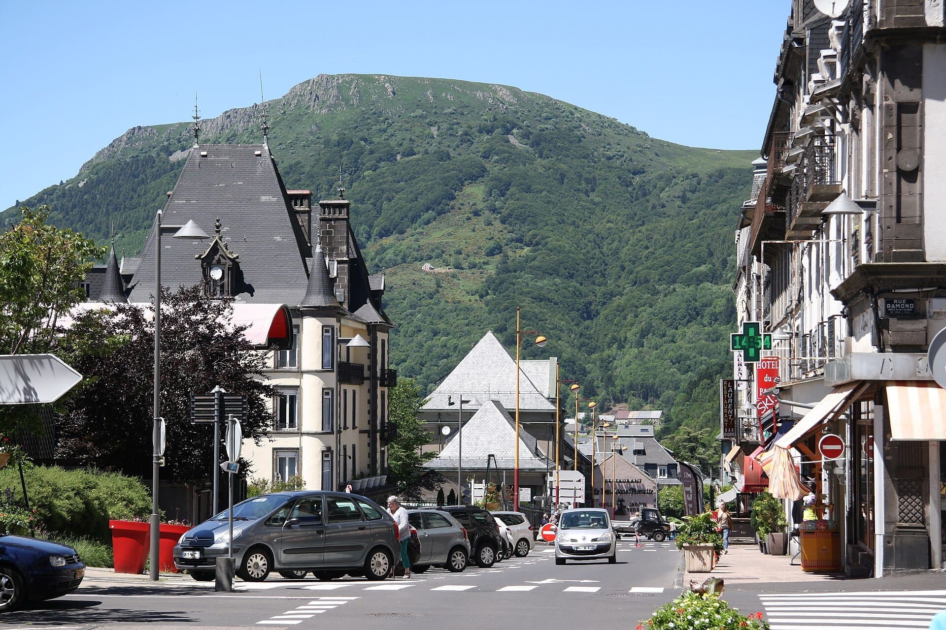 Auvergne, Franța: 13 sfaturi pentru ținutul vulcanilor în 2026 8 Le Mont-Dore și aspra culme Puy de Sancy