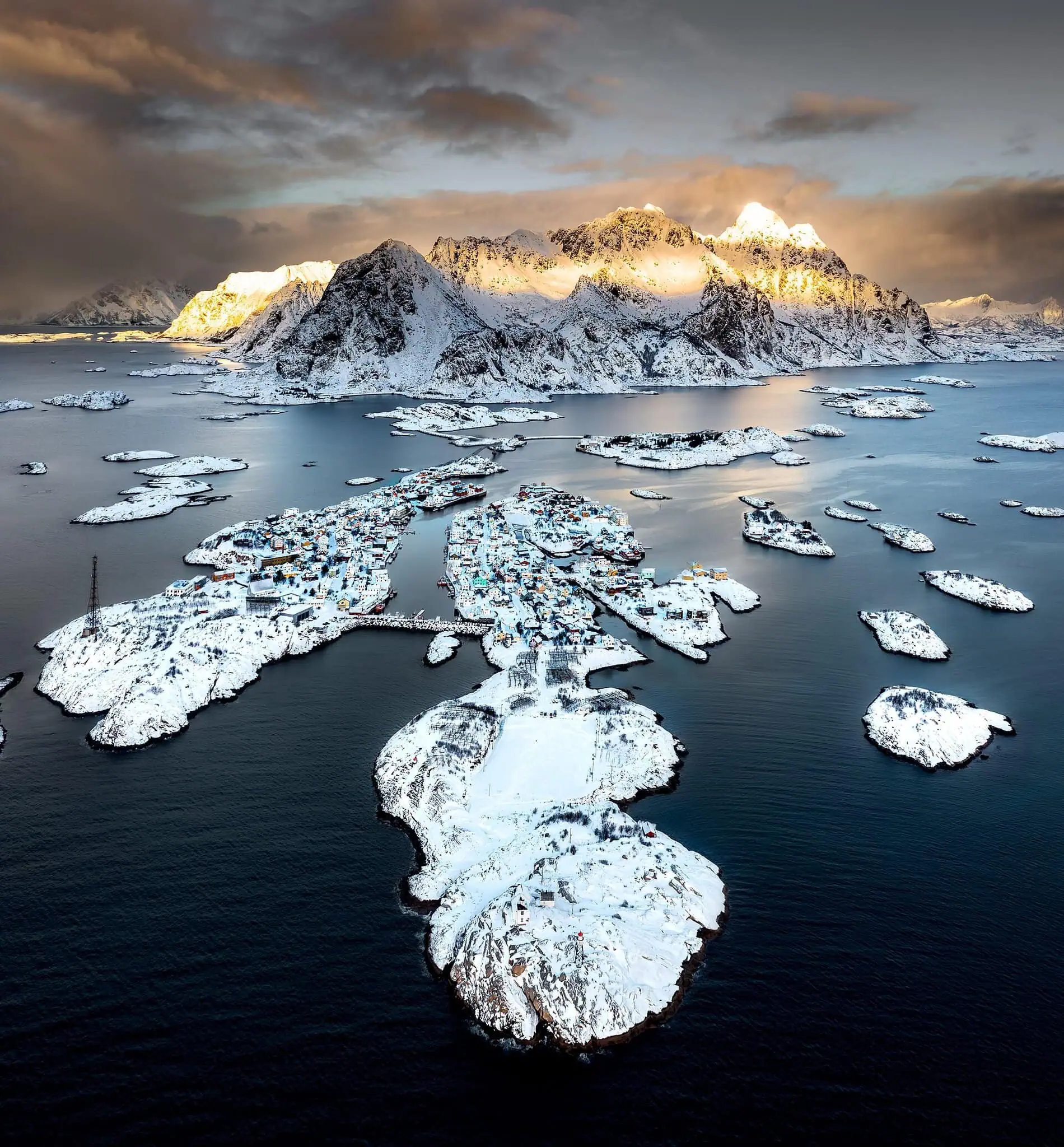 Lofoten in Noorwegen: 15 tips voor wat te zien en doen in 2026 6 Henningsvær: het Venetië van het noorden