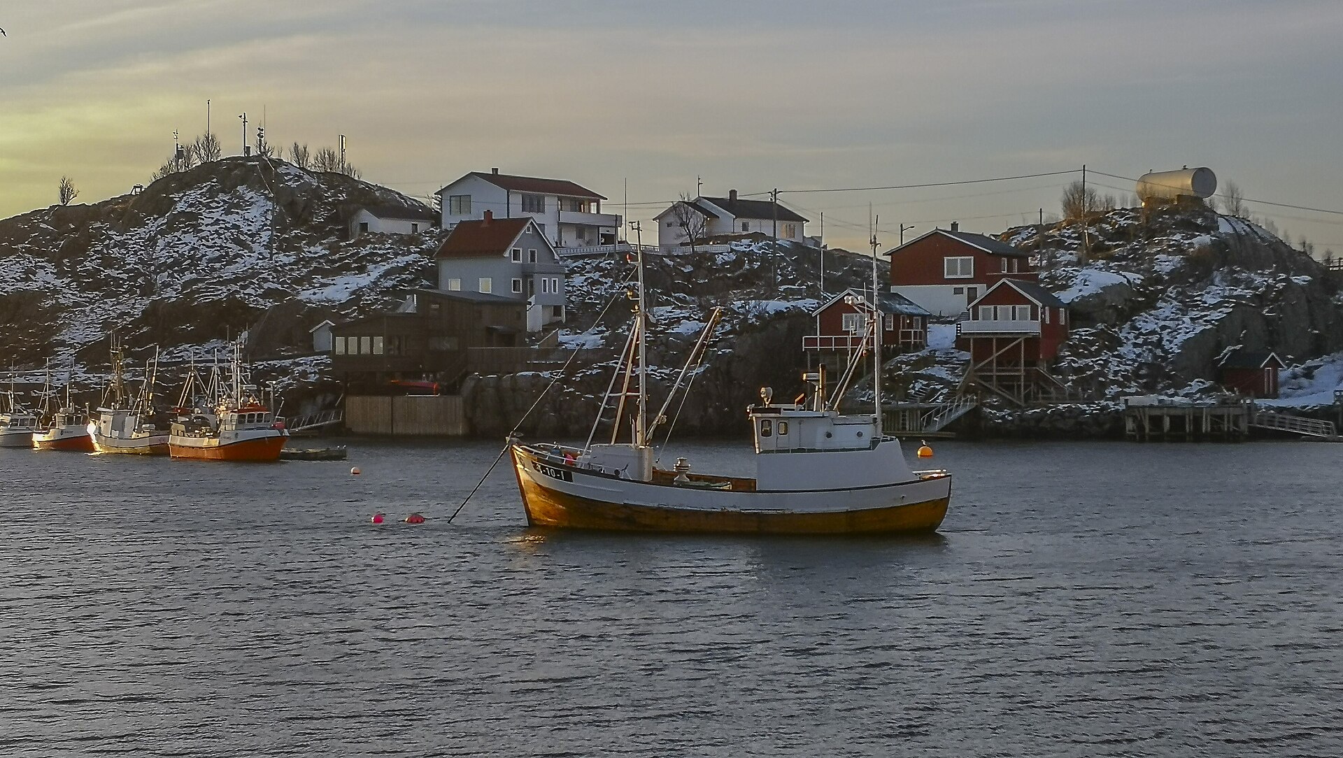 De mooiste stranden van de Lofoten: Haukland, Uttakleiv en meer 3 Traditionele rorbu op de Lofoten
