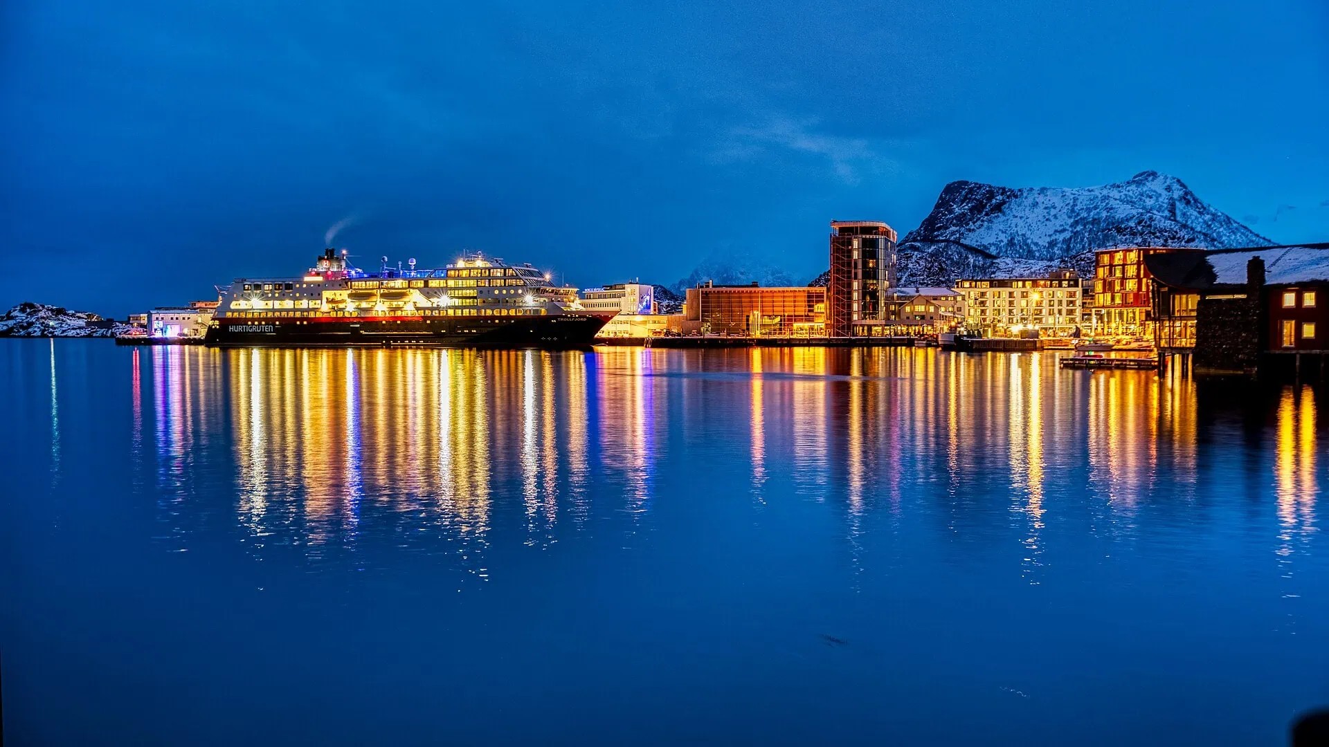 Gebruik Svolvær als praktische uitvalsbasis