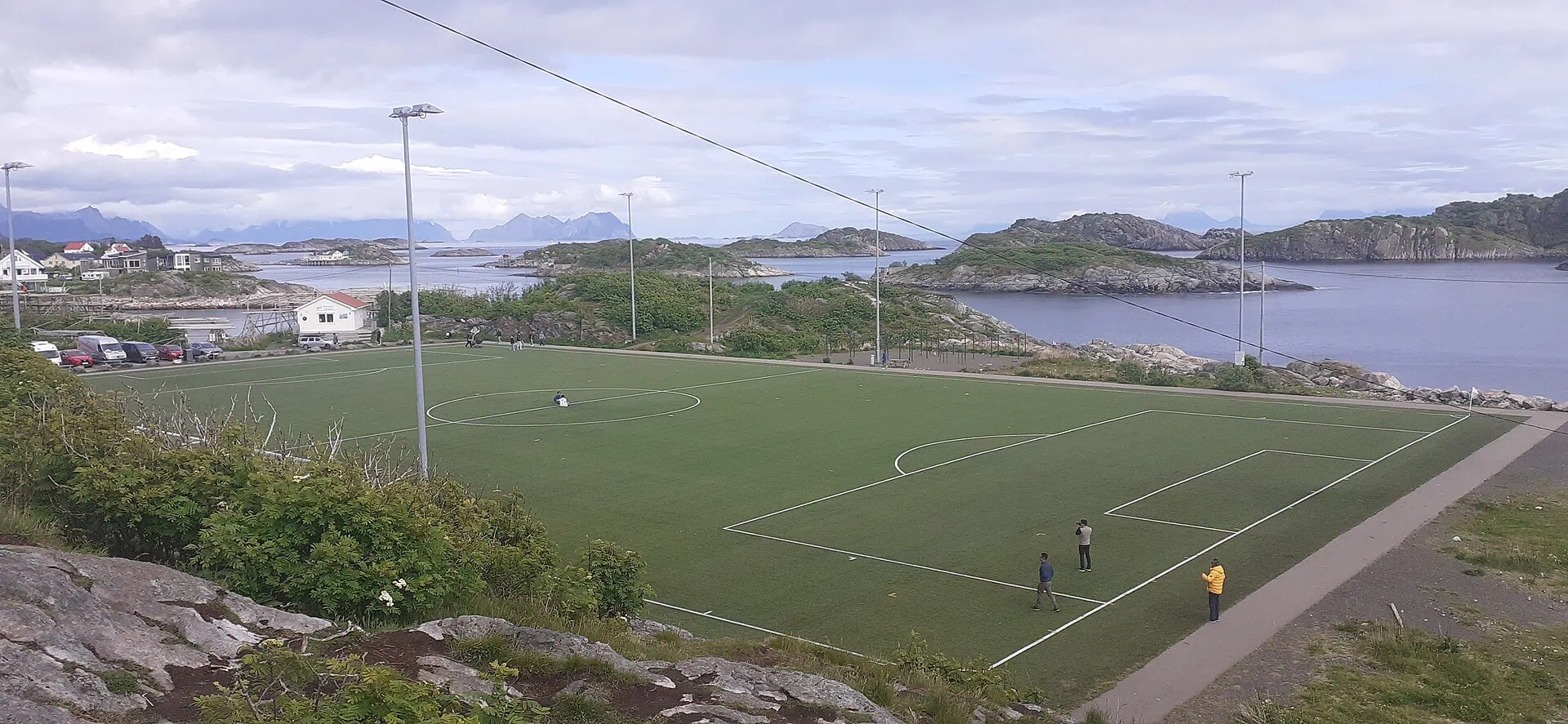 Henningsvær: 6 tipů, co vidět v Benátkách severu 5 Ikonické fotbalové hřiště na útesu