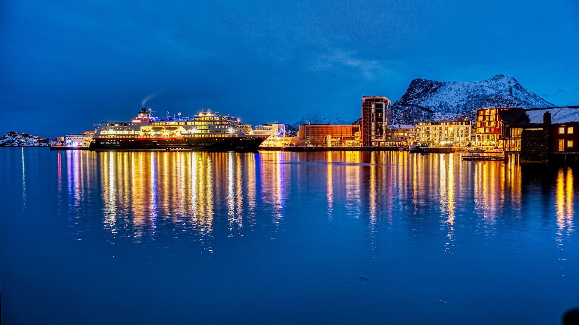 Trollfjord: rejs przez najwęższy fiord na Lofotach 2026 5 Port, z którego wypływają łodzie