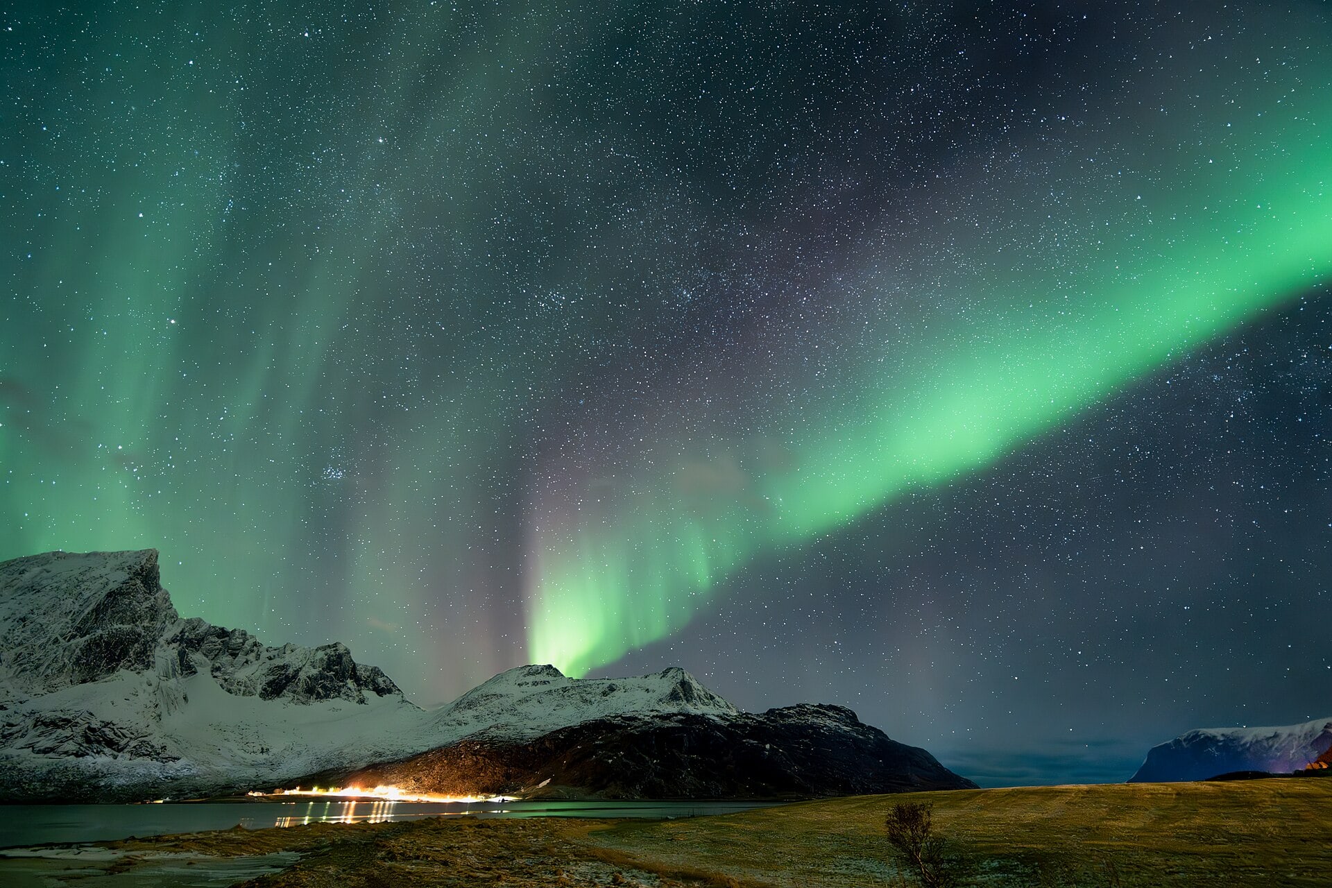 Aurora boreală în Lofoten: când, unde și cum s-o vezi în 2026 7 Ce să-ți iei pentru vânătoarea de noapte
