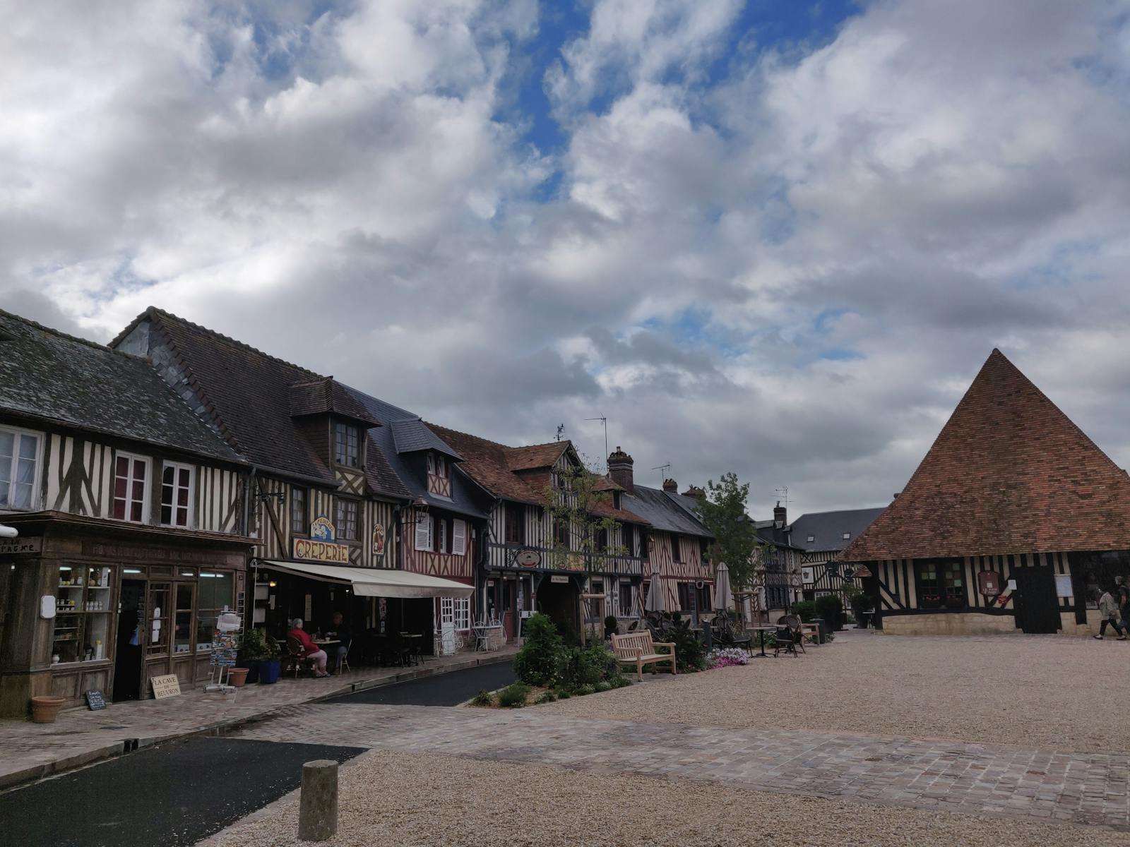 Case a graticcio nel villaggio di Beuvron-en-Auge