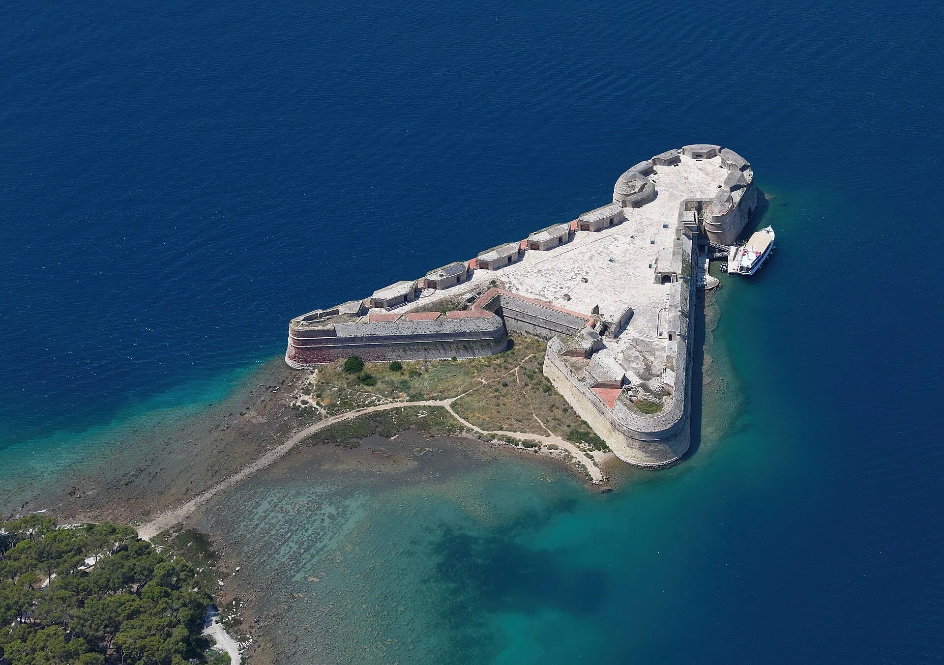 Šibenik, Horvátország: 12 tipp, mit nézz meg és csinálj 2026-ban 8 Szent Miklós-erőd (UNESCO)