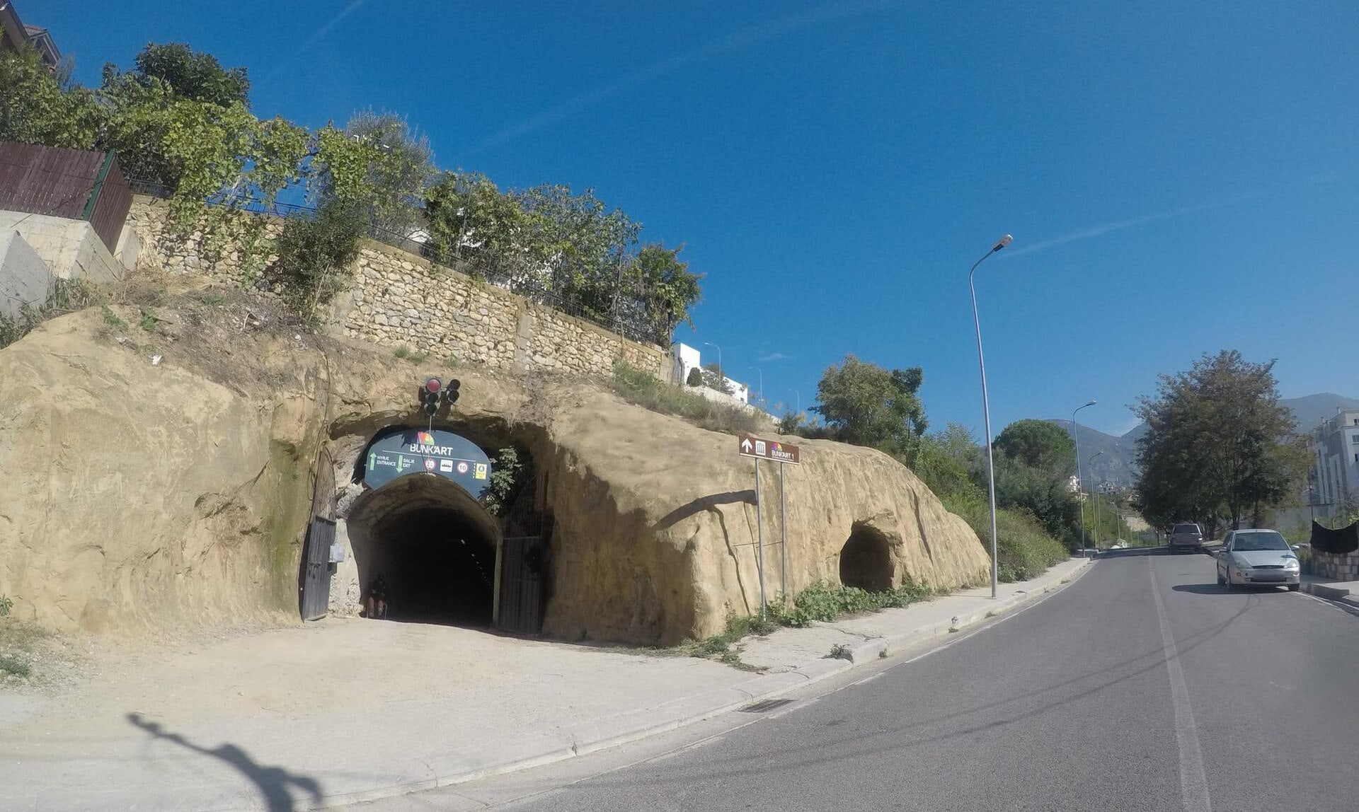 Tirana, Albania: 14 lucruri de văzut în capitală în 2026 8 Bunk'Art 1: labirintul pe cinci niveluri sub muntele Dajti