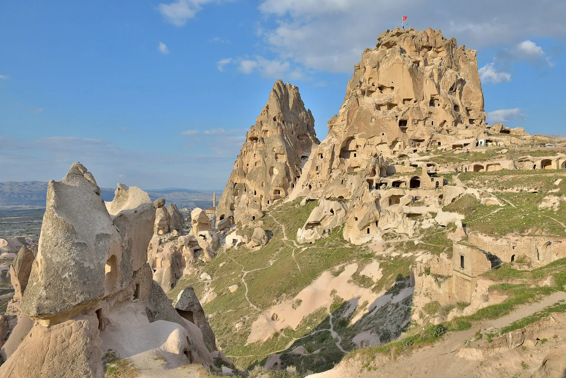 Kapadókia: 13 tipov, čo vidieť a robiť (balóny, Göreme a cave hotely) 5 Hrad Uçhisar: najvyšší bod Kapadókie