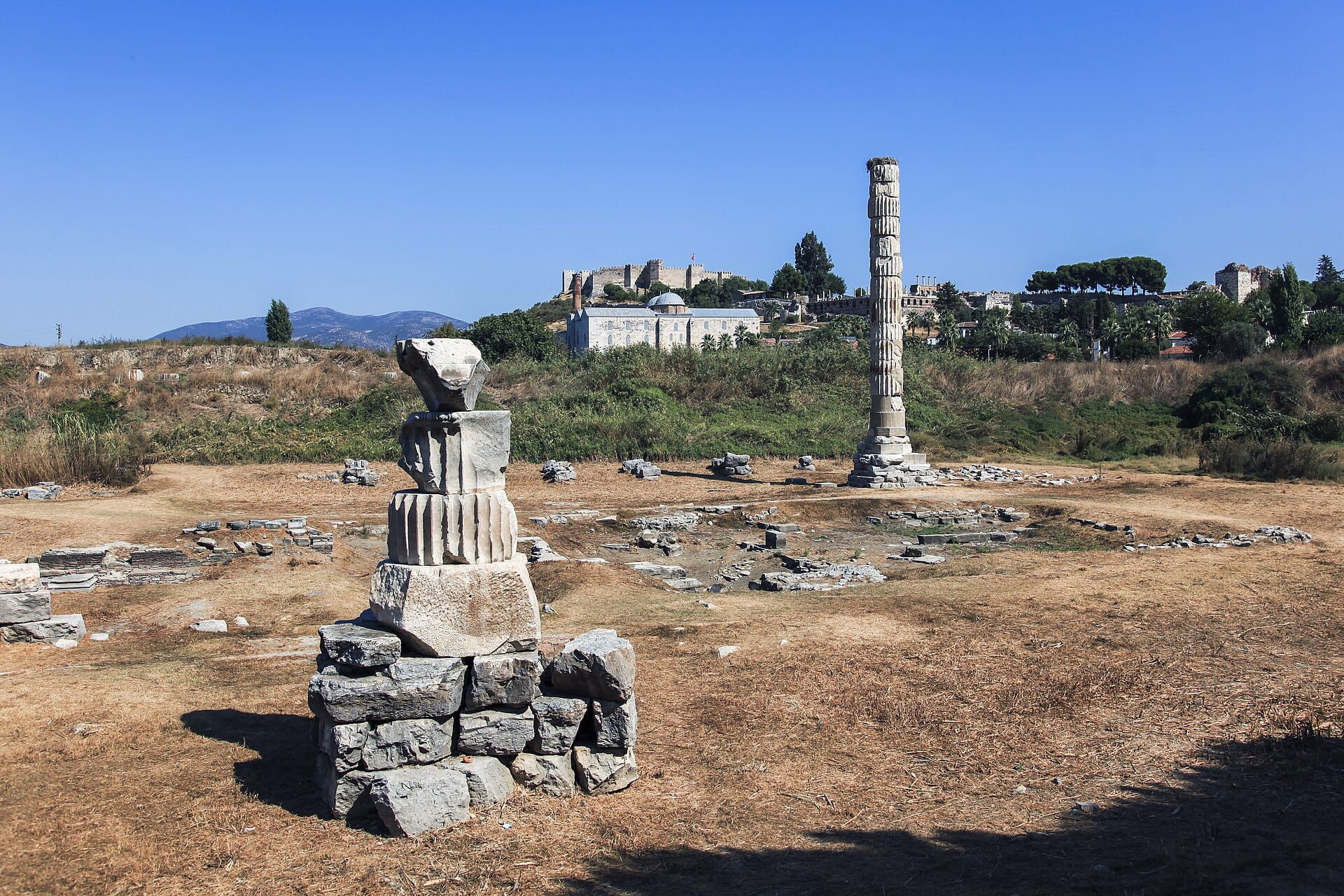Efes (Ephesus): 13 sfaturi pentru orașul antic și împrejurimi în 2026 8 Templul lui Artemis, minunea dispărută a lumii