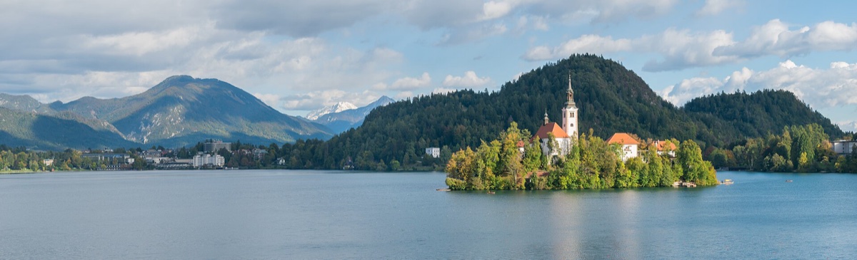 Nejkrásnější jezera světa: 15 míst, která vás dostanou 7 Bledské jezero s ostrůvkem a kostelíkem, Slovinsko