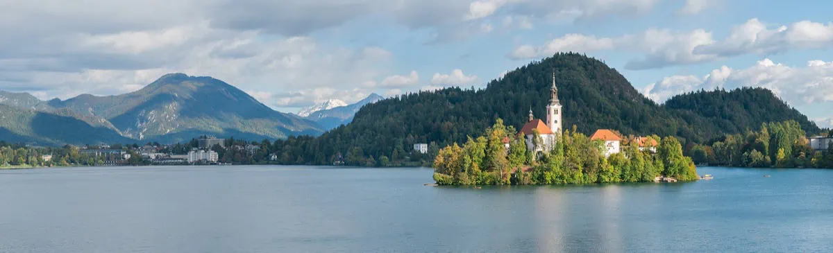 Die schönsten Seen der Welt: 15 Orte, die dich umhauen 7 Bleder See mit Insel und Kirche, Slowenien