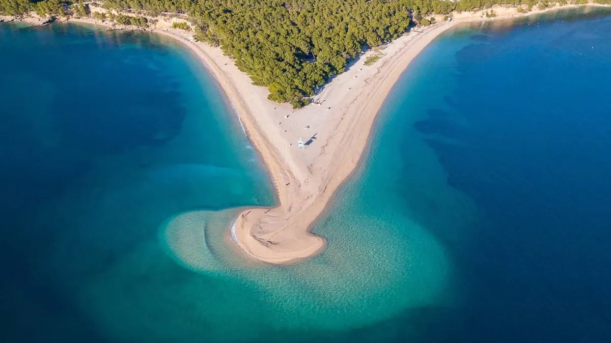 A világ legszebb strandjai: 16 paradicsom, amit látnod kell 2 A folyton változó alakú Zlatni rat strand, Brač, Horvátország