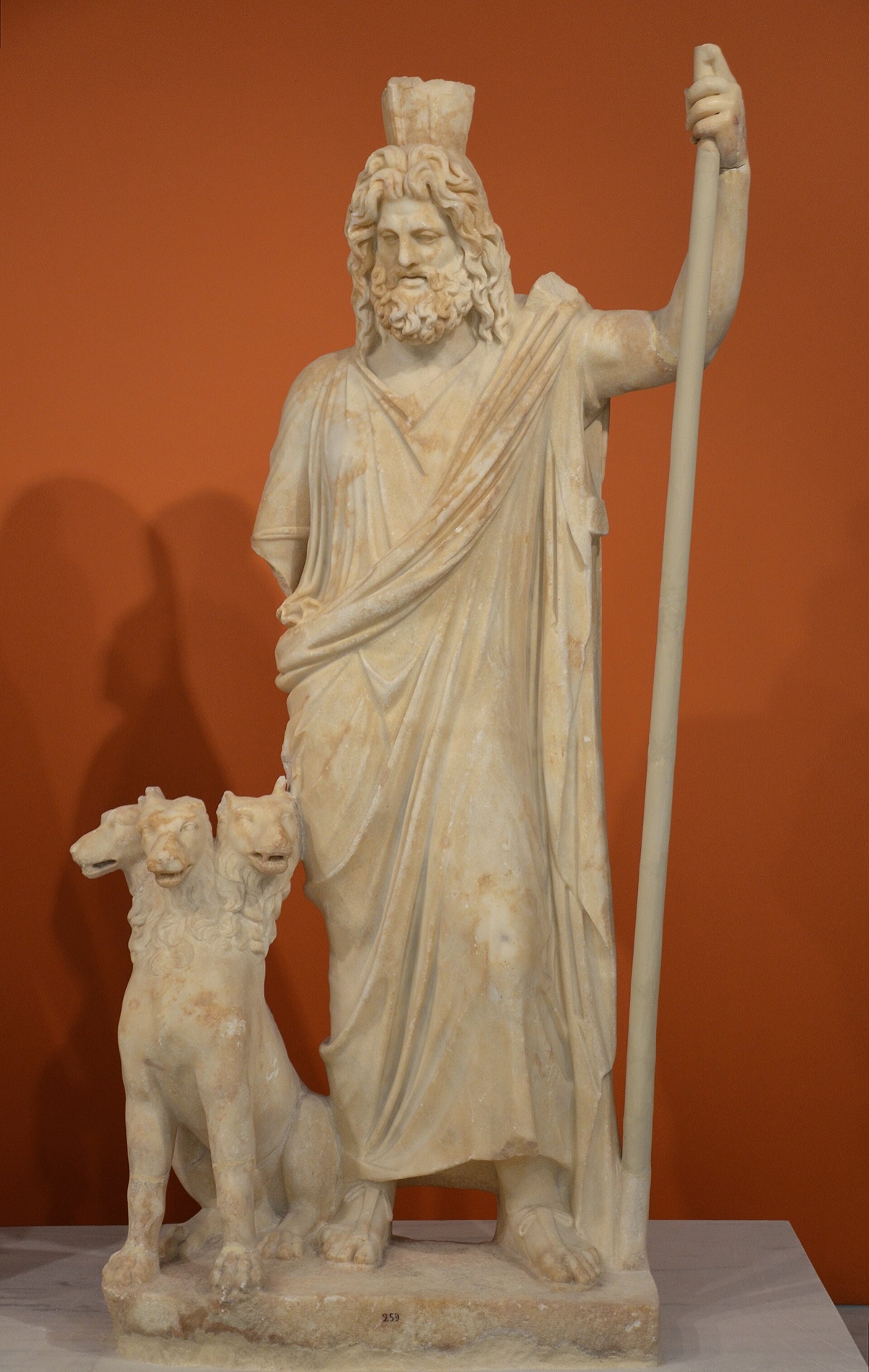 Řecká mytologie: bohové a bohyně Olympu a jejich příběhy 14 Socha boha podsvětí Háda (Pluto-Serapis)
