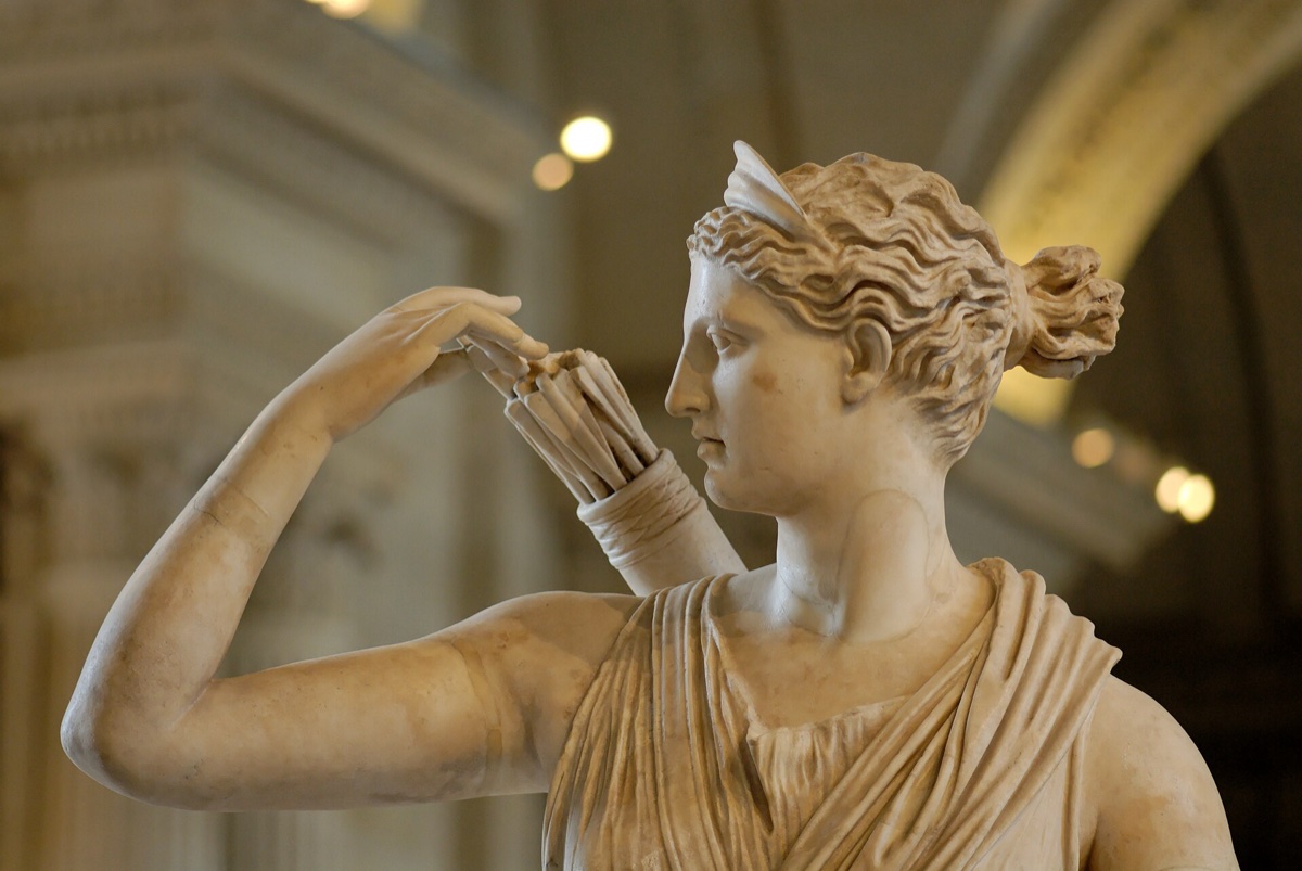 Řecká mytologie: bohové a bohyně Olympu a jejich příběhy 8 Socha bohyně lovu Artemis (Diana z Versailles)