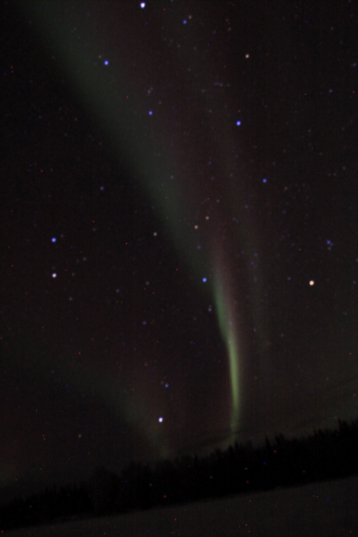 Aurora boreală: unde și când o vezi (12 cele mai bune locuri) 8 Aurora boreală deasupra orașului Yellowknife din Canada