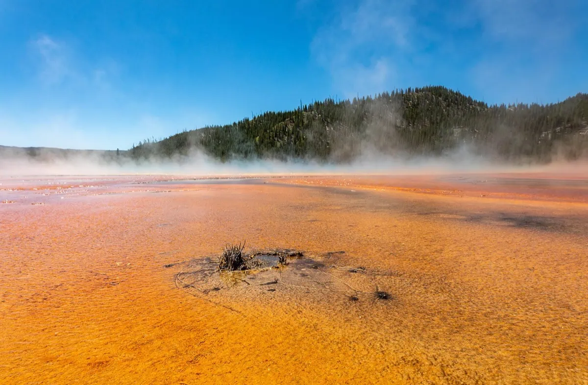 Nejznámější sopky světa: 16 ohnivých hor, které byste měli vidět 15 Grand Prismatic Spring v supervulkánu Yellowstone