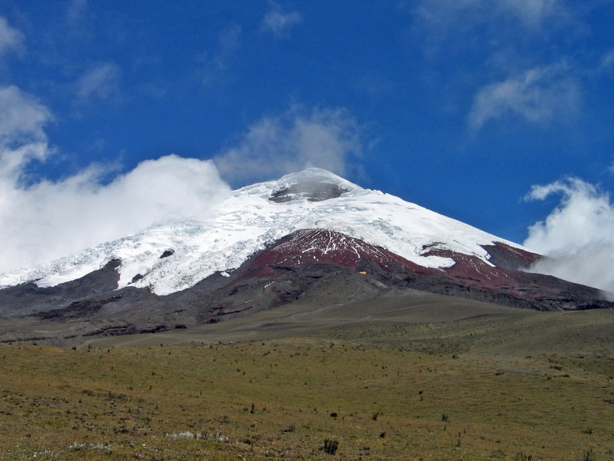 Cei mai celebri vulcani din lume: 16 munți de foc pe care ar trebui să-i vezi 17 Vulcanul înzăpezit Cotopaxi din Ecuador