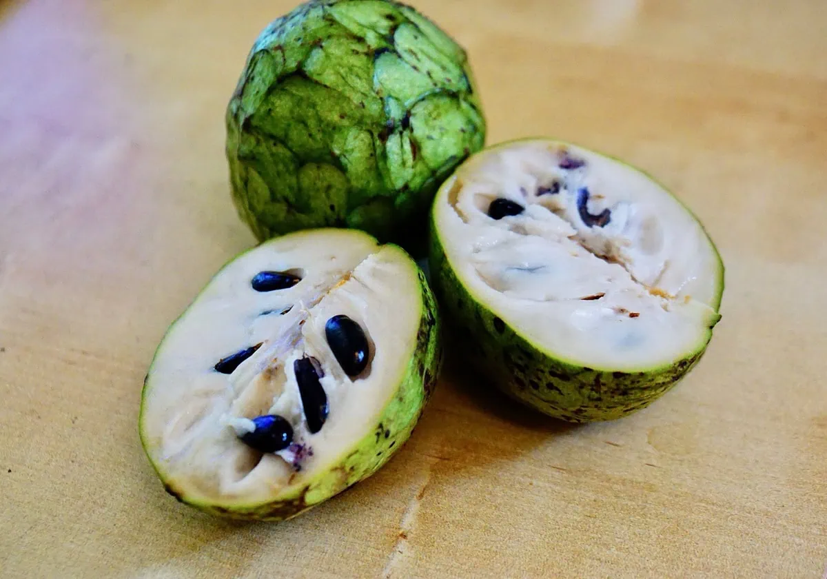 Exotické ovoce: 18 druhů, které musíte ochutnat 16 Cherimoya (anona) s krémovou dužinou