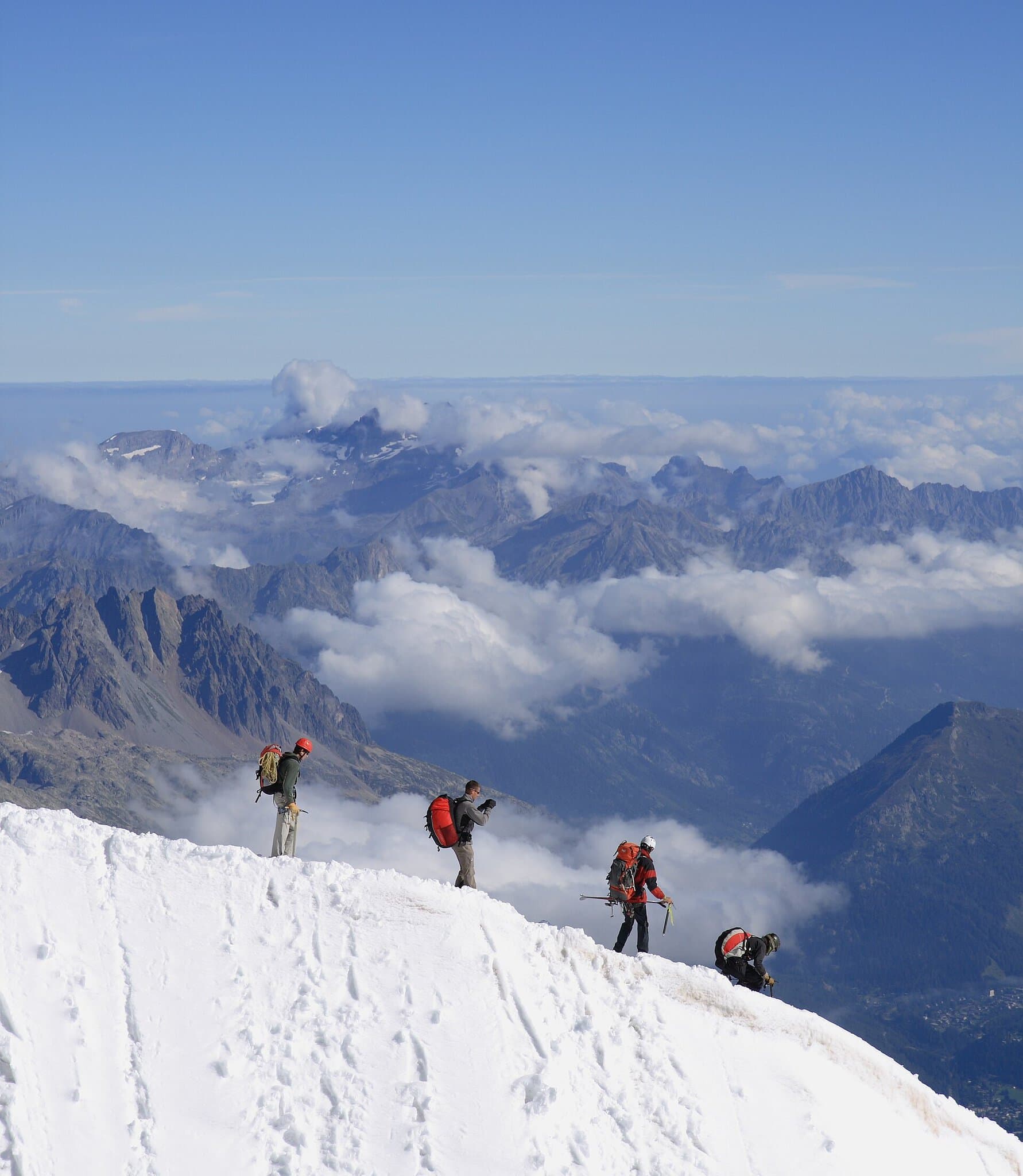 Schi în Alpii Francezi: cele mai bune 12 stațiuni în 2026 12 Aiguille du Midi reprezintă un bilet spre stratosferă