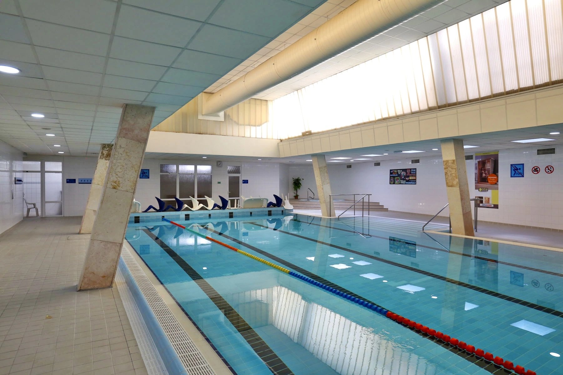 Thermalbäder in Tschechien: 12 Tipps für warmes Wasser im Jahr 2026 7 Hallenbad des Elisabethbads in Karlsbad
