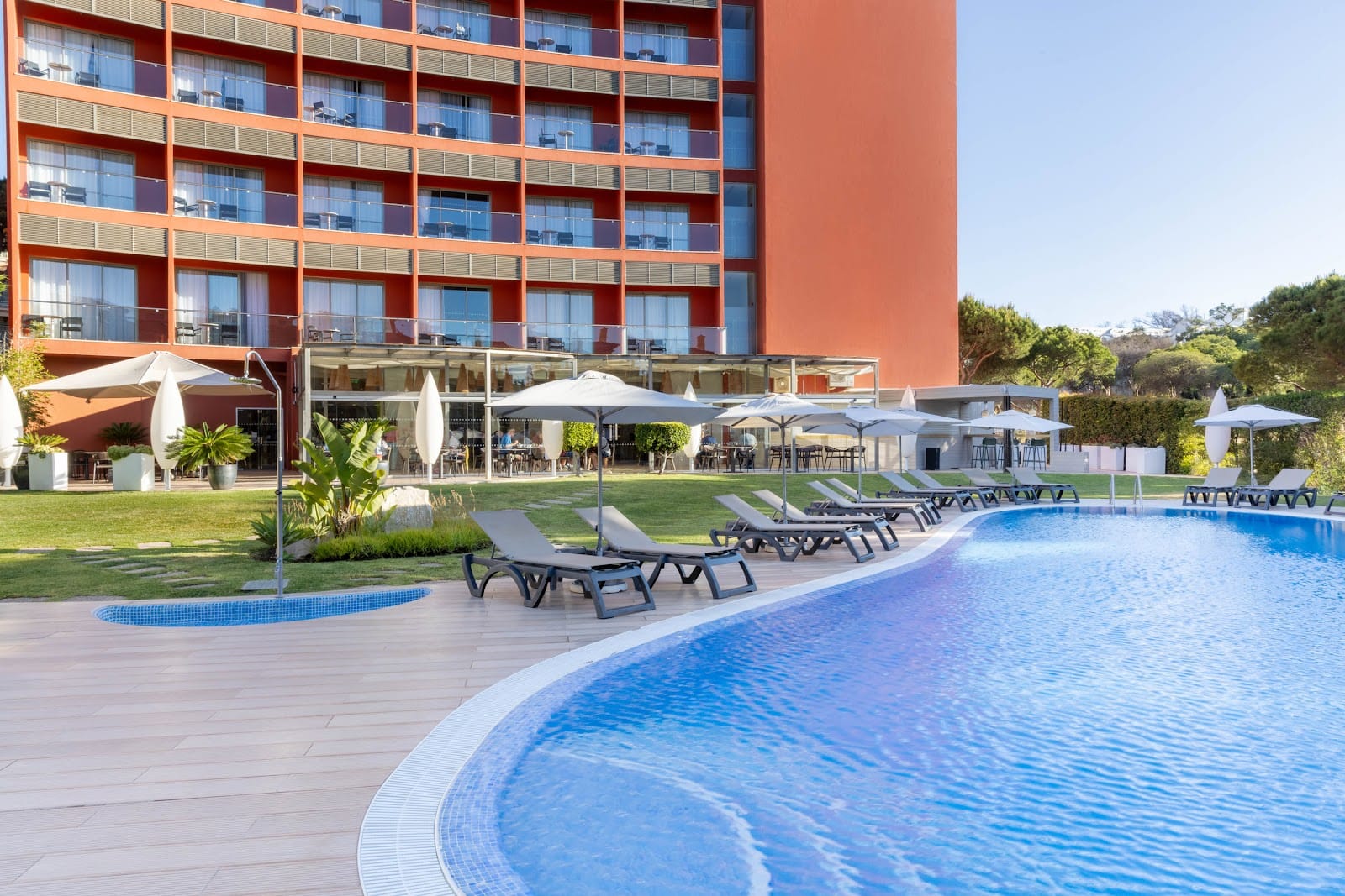 Hoteluri doar pentru adulți în Algarve, Portugalia: 11 sugestii pentru cupluri 12 Hotelul Aqua Pedra dos Bicos Design Beach (Adults Friendly)