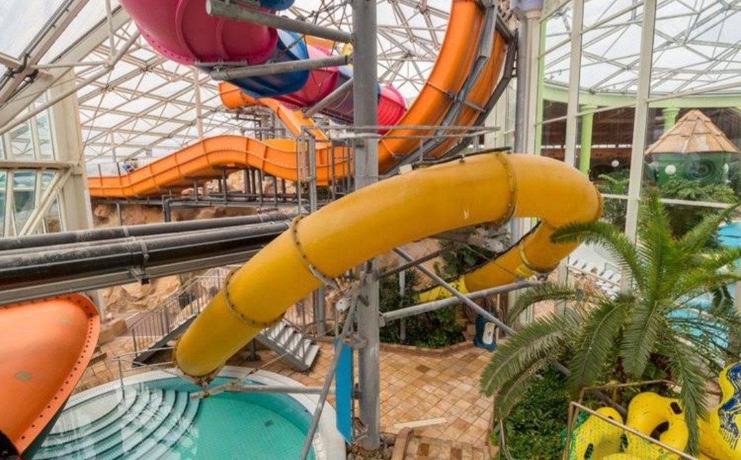 Najlepšie aquaparky v Nemecku: 11 tipov, kam vyraziť v roku 2026 9 Tobogány v Aqualand Köln