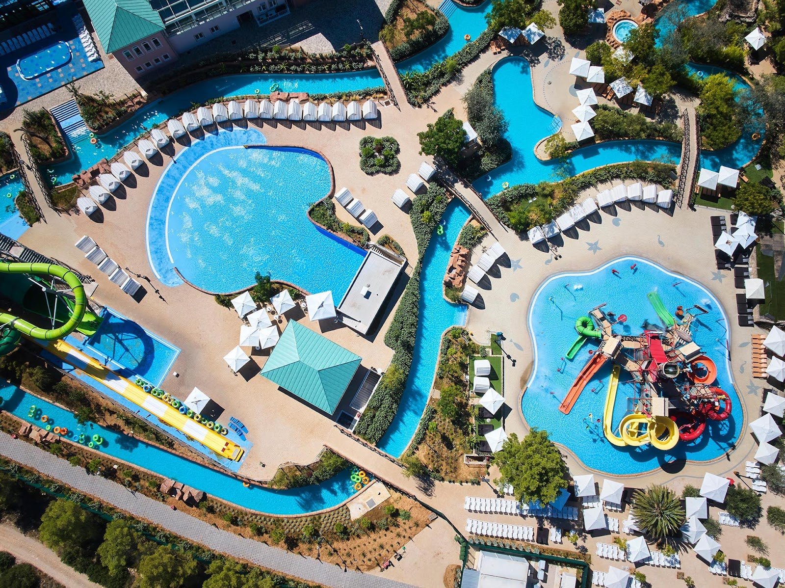 Beste aquaparken in Kroatië: 7 tips voor 2026 9 Luchtfoto van Aquapark Dalmatia in resort Amadria Park bij Šibenik