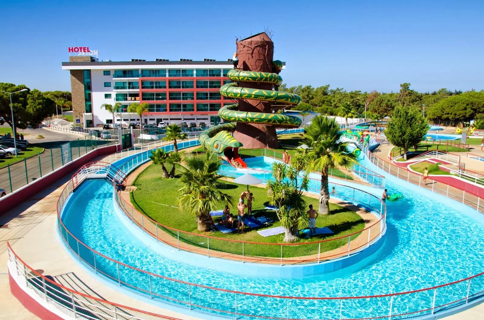 Családi hotelek az Algarvén: 14 tipp a legjobb szállásokra gyerekes nyaraláshoz 2026 1 Aquashow Park Hotel