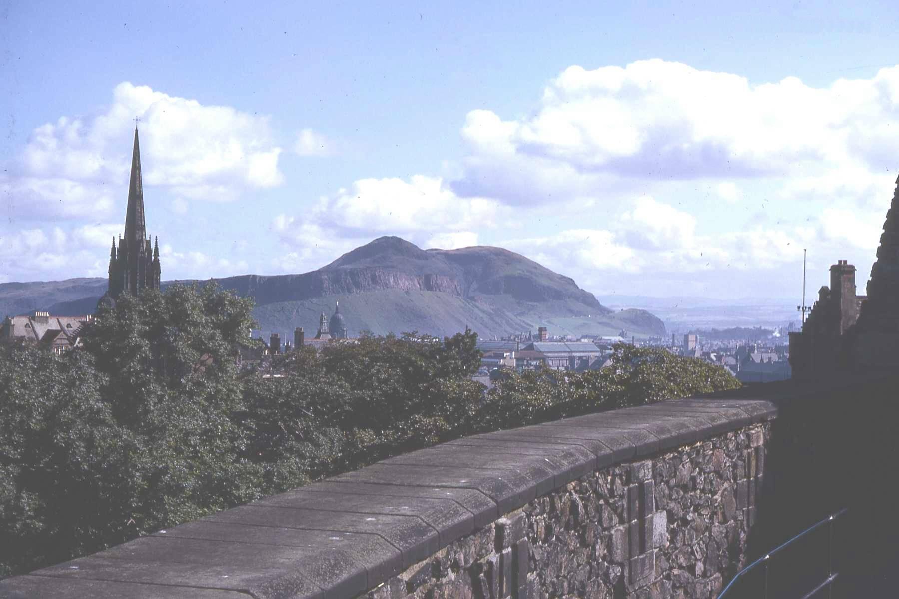 Édimbourg : 31 choses à voir et à faire en 2026 11 Le volcan éteint Arthur's Seat surplombant Édimbourg