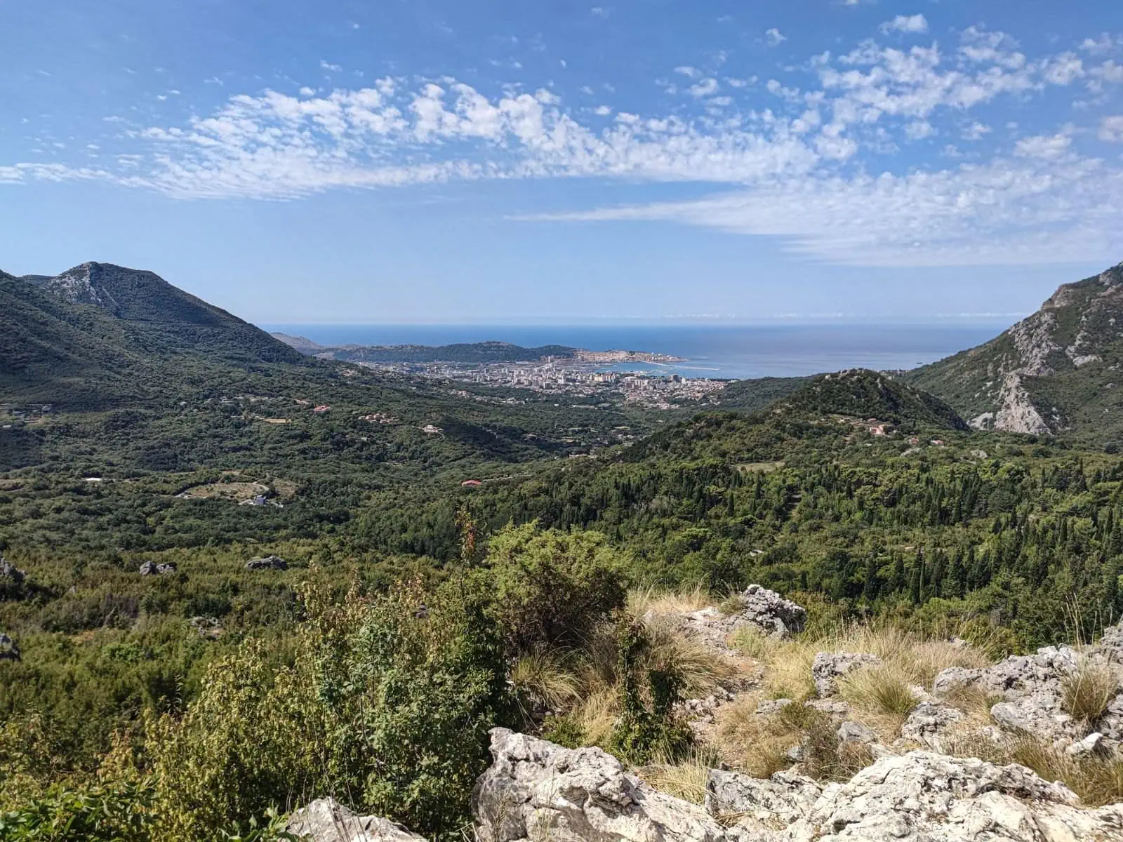 Bar, Muntenegru: 10 idei pentru ruine, port și cel mai vechi măslin din Europa 2 Orașul Bar de pe coasta Muntenegrului