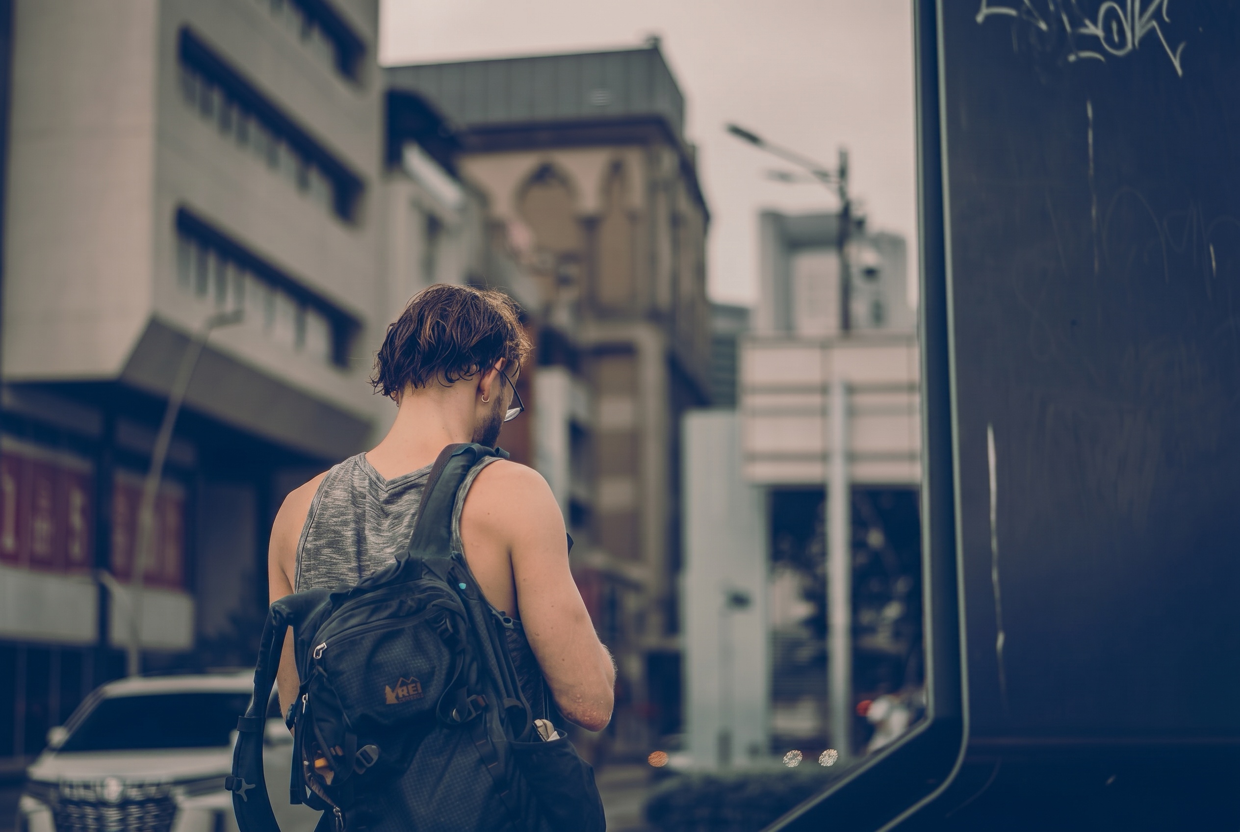Cabin Backpack 2026: Best Carry-On Backpacks by Size 5 Traveller with a carry-on cabin backpack exploring the city