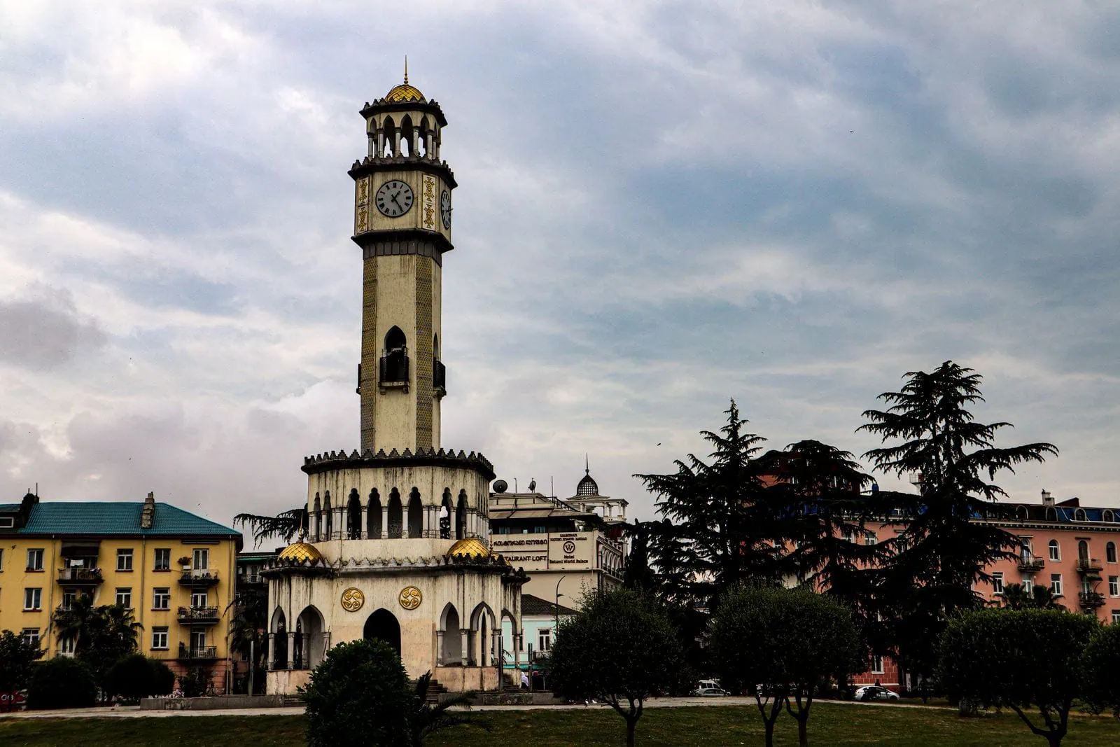 Batumi, Grúzia: 22 tipp, mit nézz meg a Fekete-tengernél 2026-ban 12 Miracle Park — az esti szórakozás központja