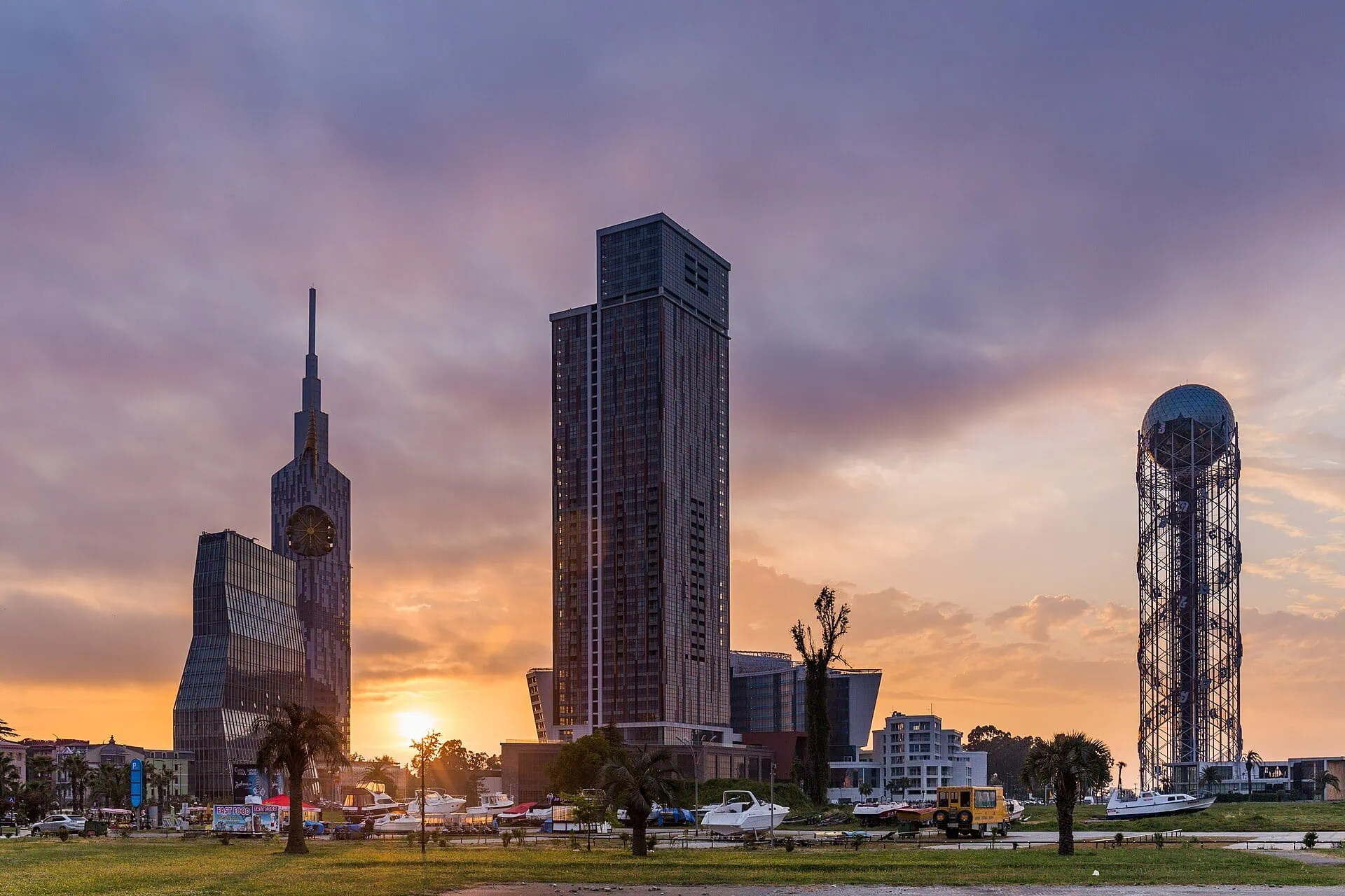 Batumi, Grúzia: 22 tipp, mit nézz meg a Fekete-tengernél 2026-ban 23 Multikulturális történelmi tömb