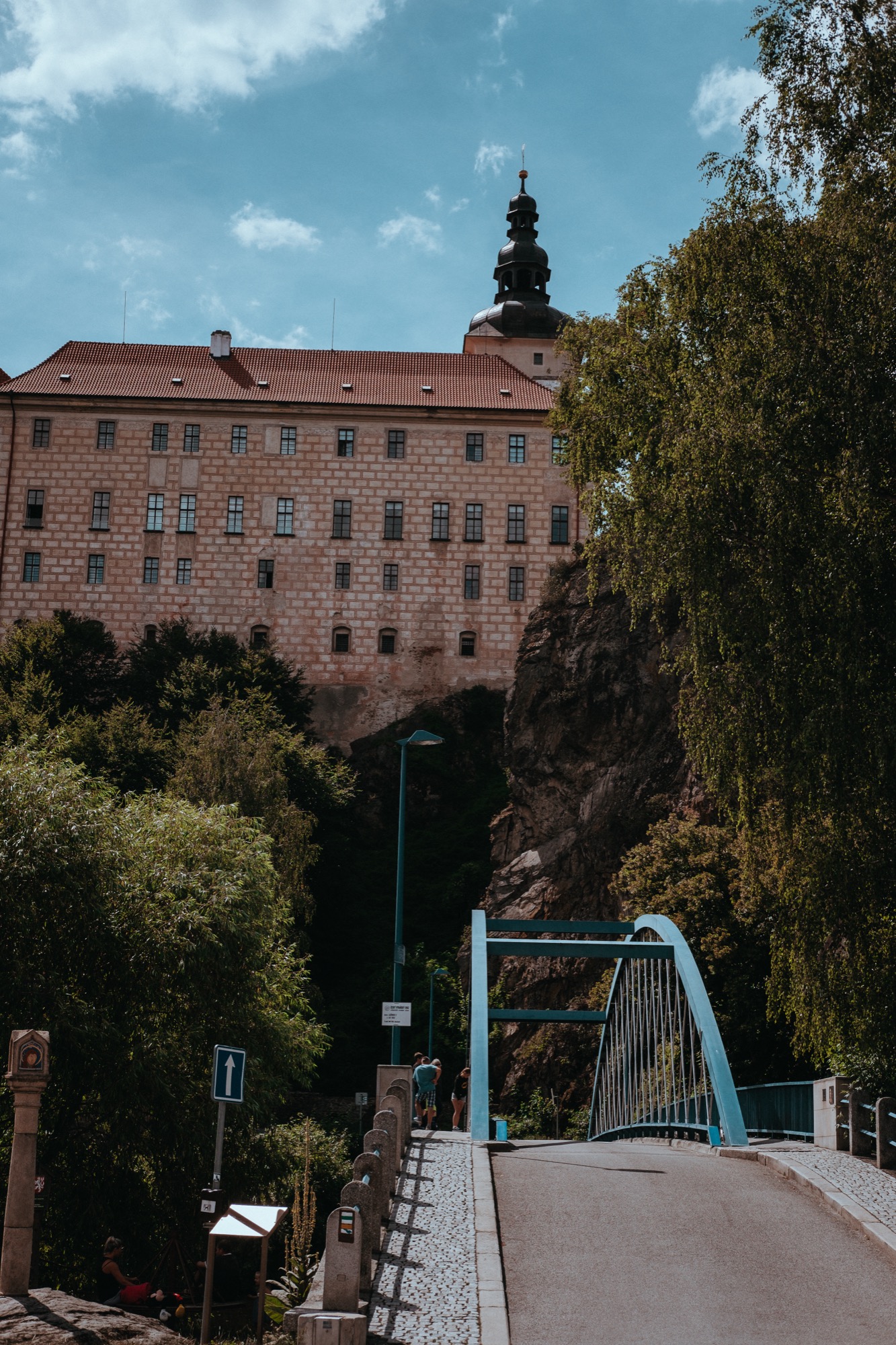 Zámek Bechyně na skalním ostrohu nad řekou Lužnicí