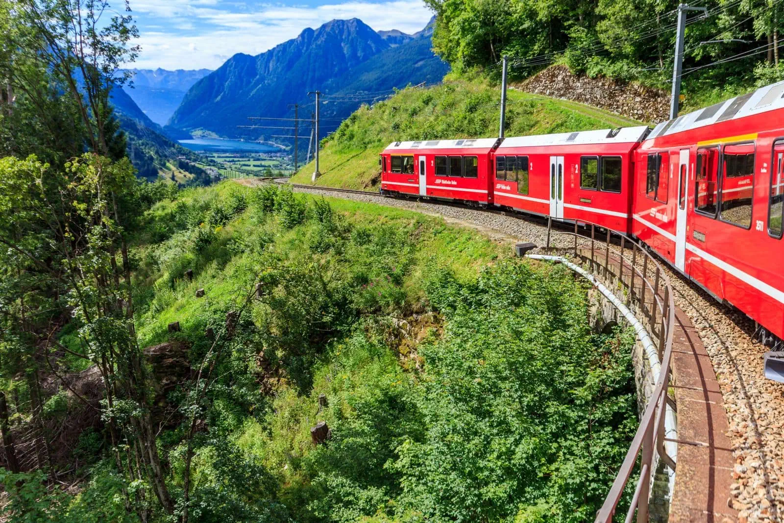 Svájc vonattal: Glacier Express, Bernina Express és társai + árak 2026-ban 4 Bernina Express és az ikonikus viaduktok