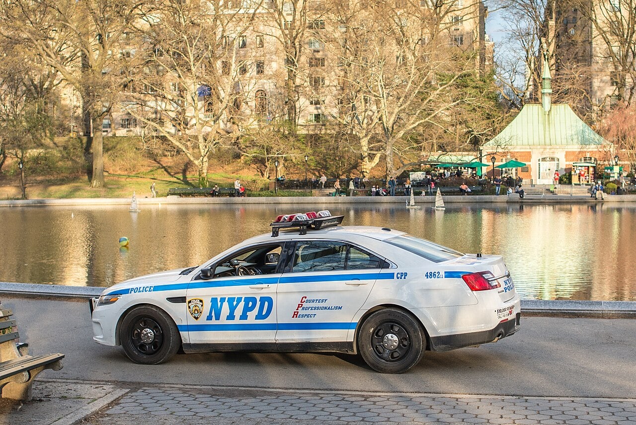 Este New York sigur? 5 escrocherii de evitat (și sfaturi) 1 Mașină de poliție NYPD în New York